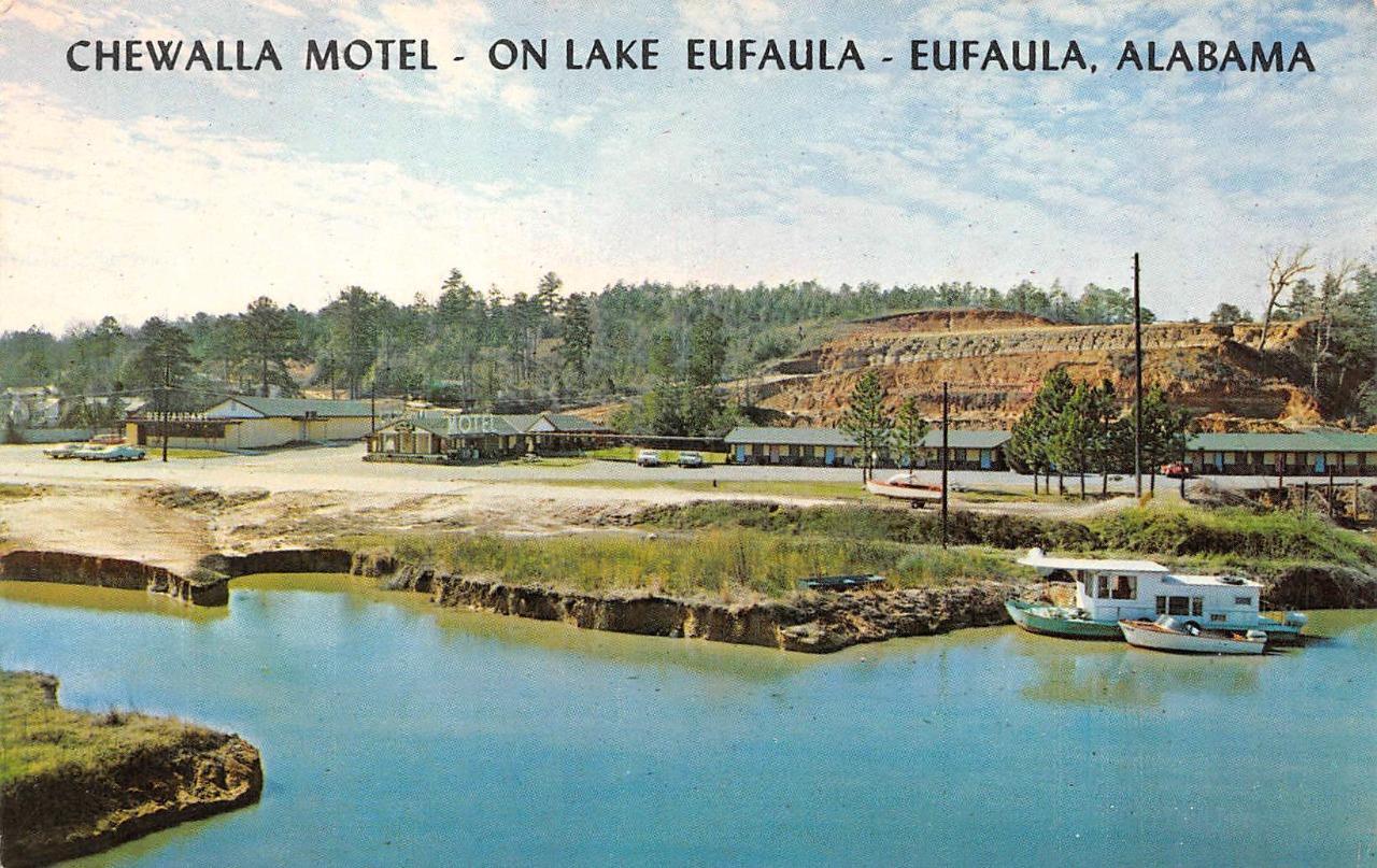Eufaula, AL Alabama  CHEWALLA MOTEL~Robert Hornsby LAKE~BOATS Roadside Postcard