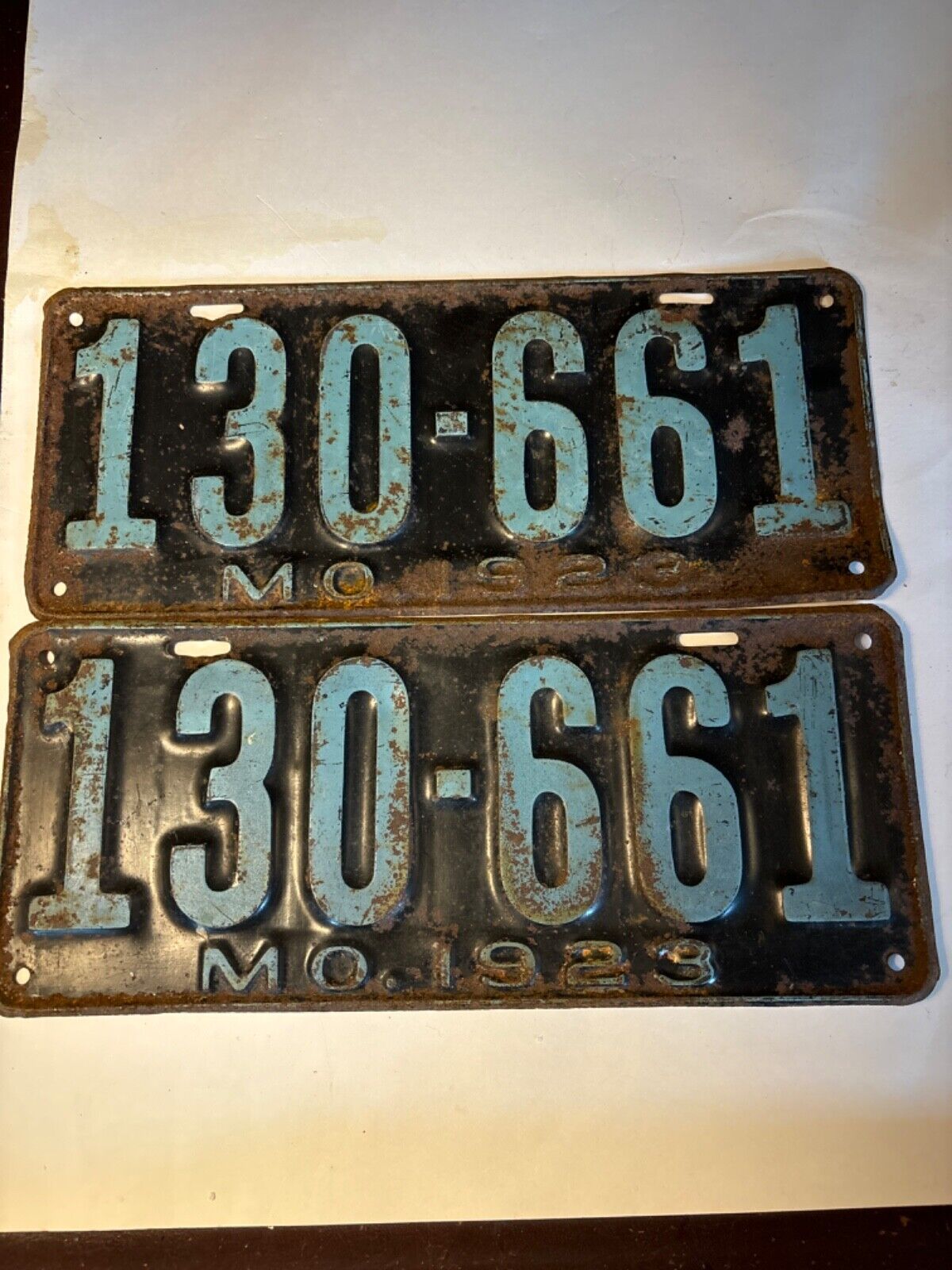 1923 pair original Missouri license plates. # 130-661