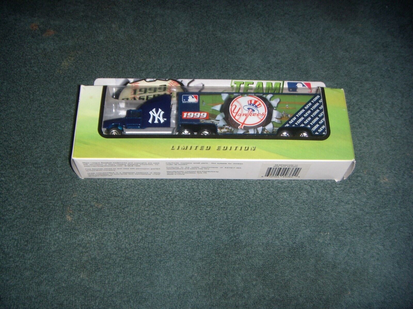 White Rose Collectibles 1999 Yankees 1:80 Scale Tractor-Trailer