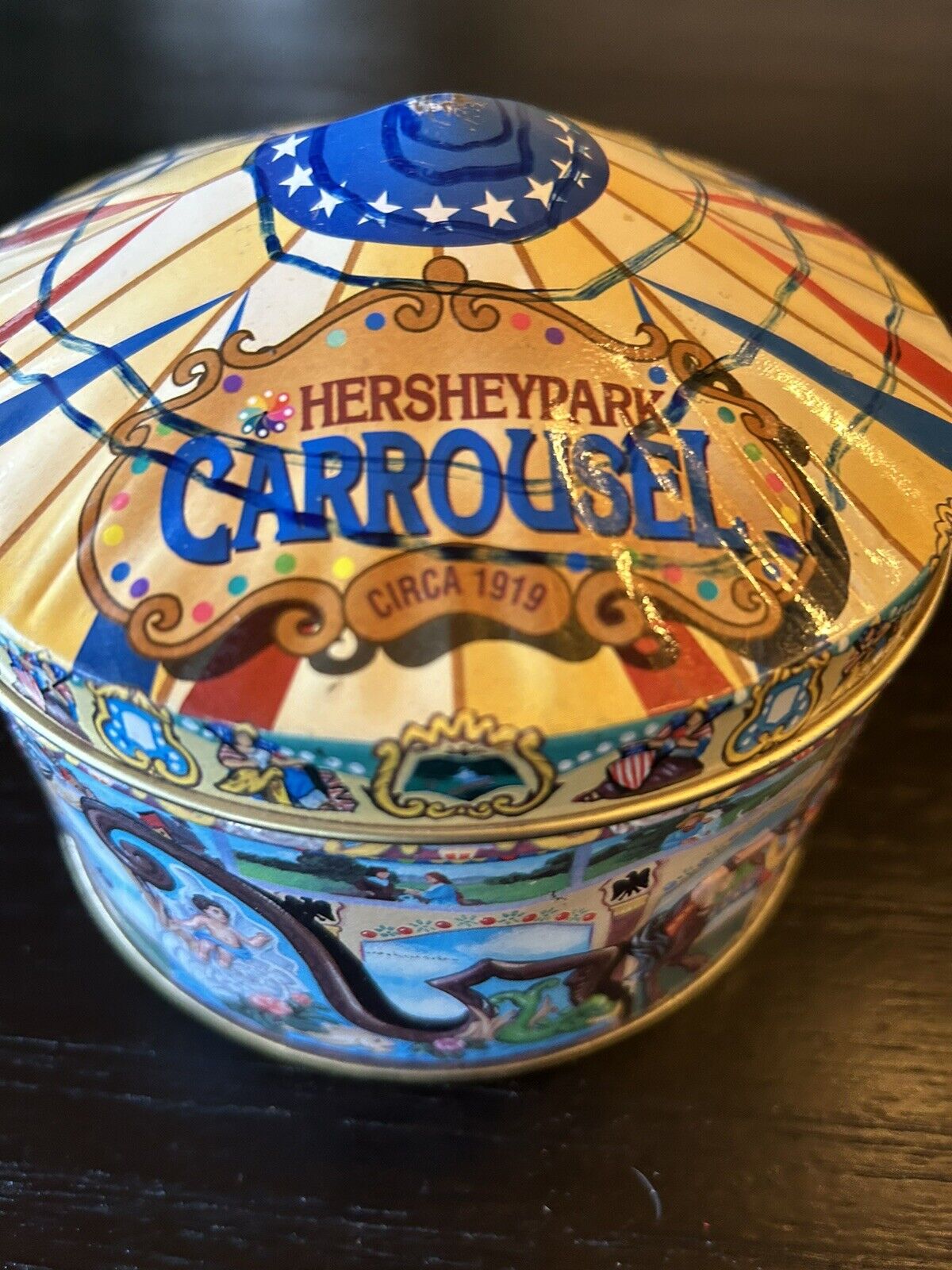 Antique Hersheys Collectible Tin Carousel. ( Condition Excelent ) 