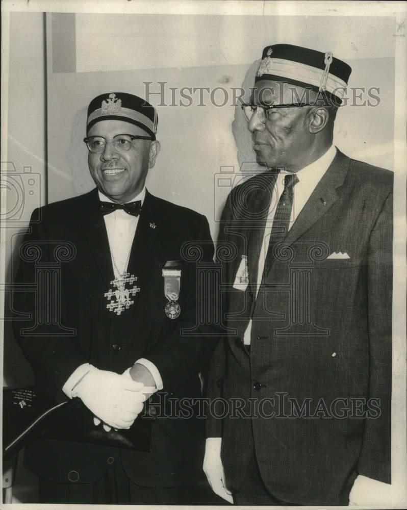 1963 Press Photo Dr. John Lewis Jr. & E.W. Sims at the Freemason Communications