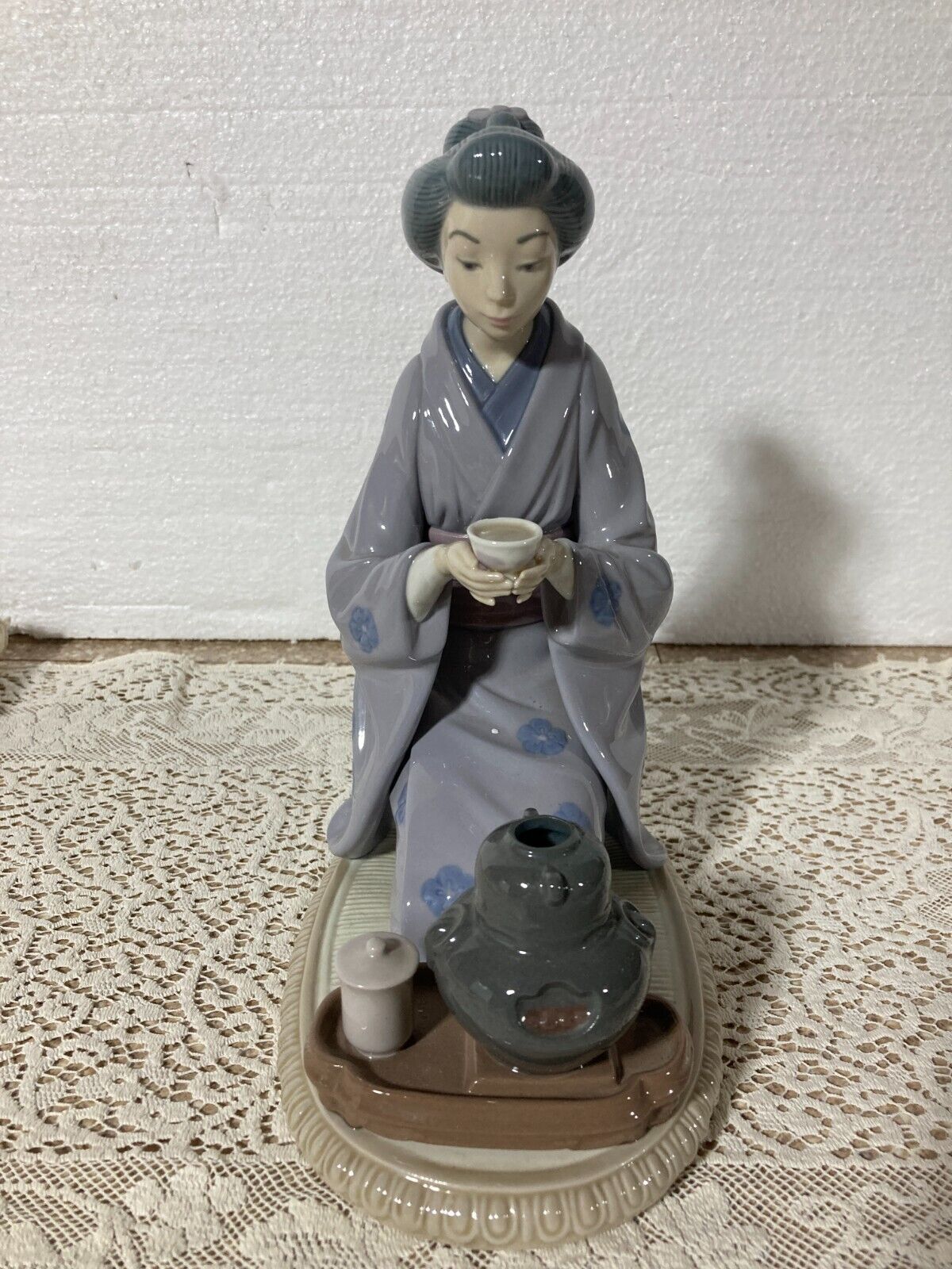 1981 LLadro 5122 August Moon Geisha Japanese Girl Serving Tea Ceremony Figurine