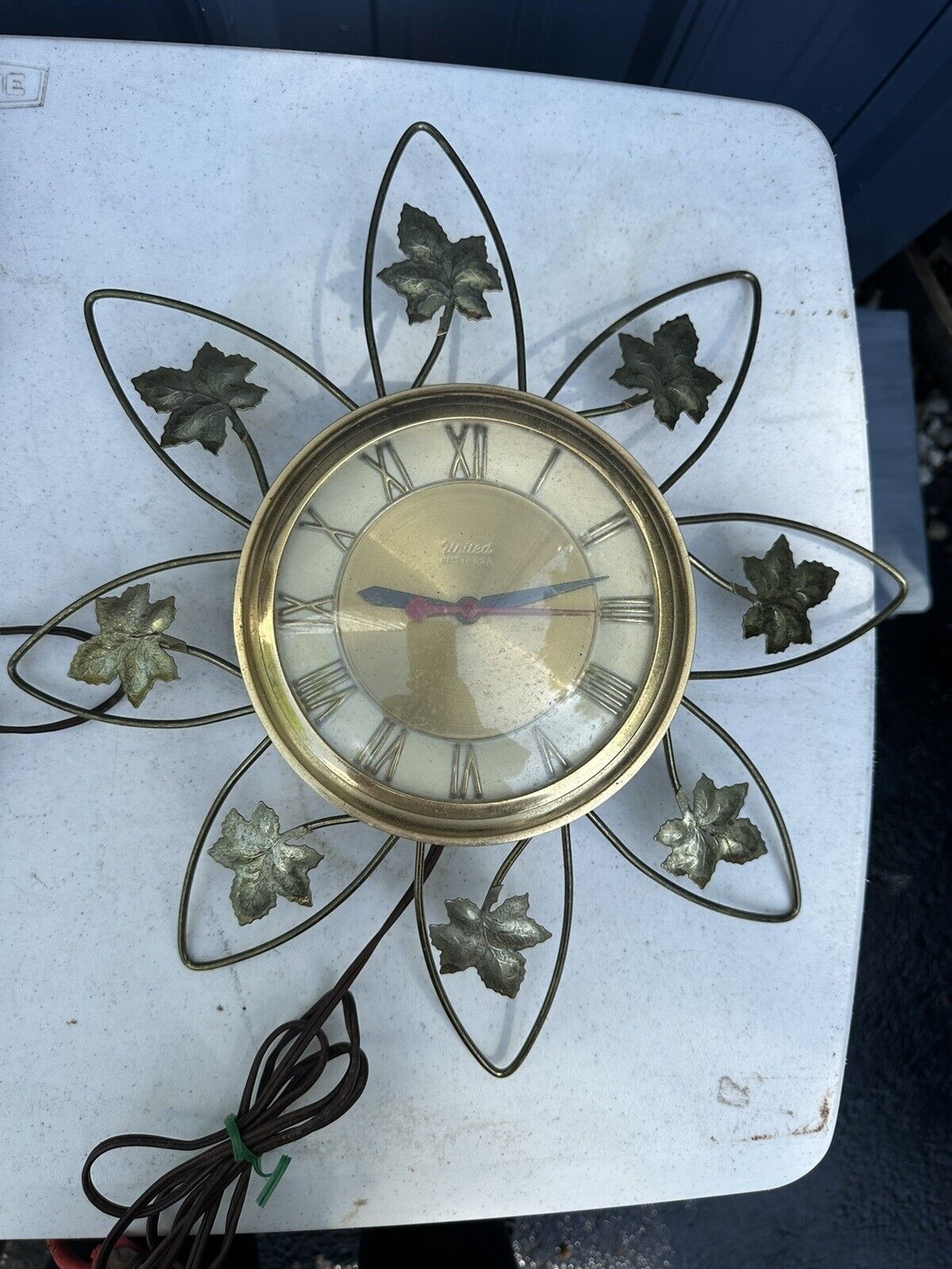 Vintage UNITED #55  Metal Leaves Sunburst Wall Clock Gold Mid Century Modern