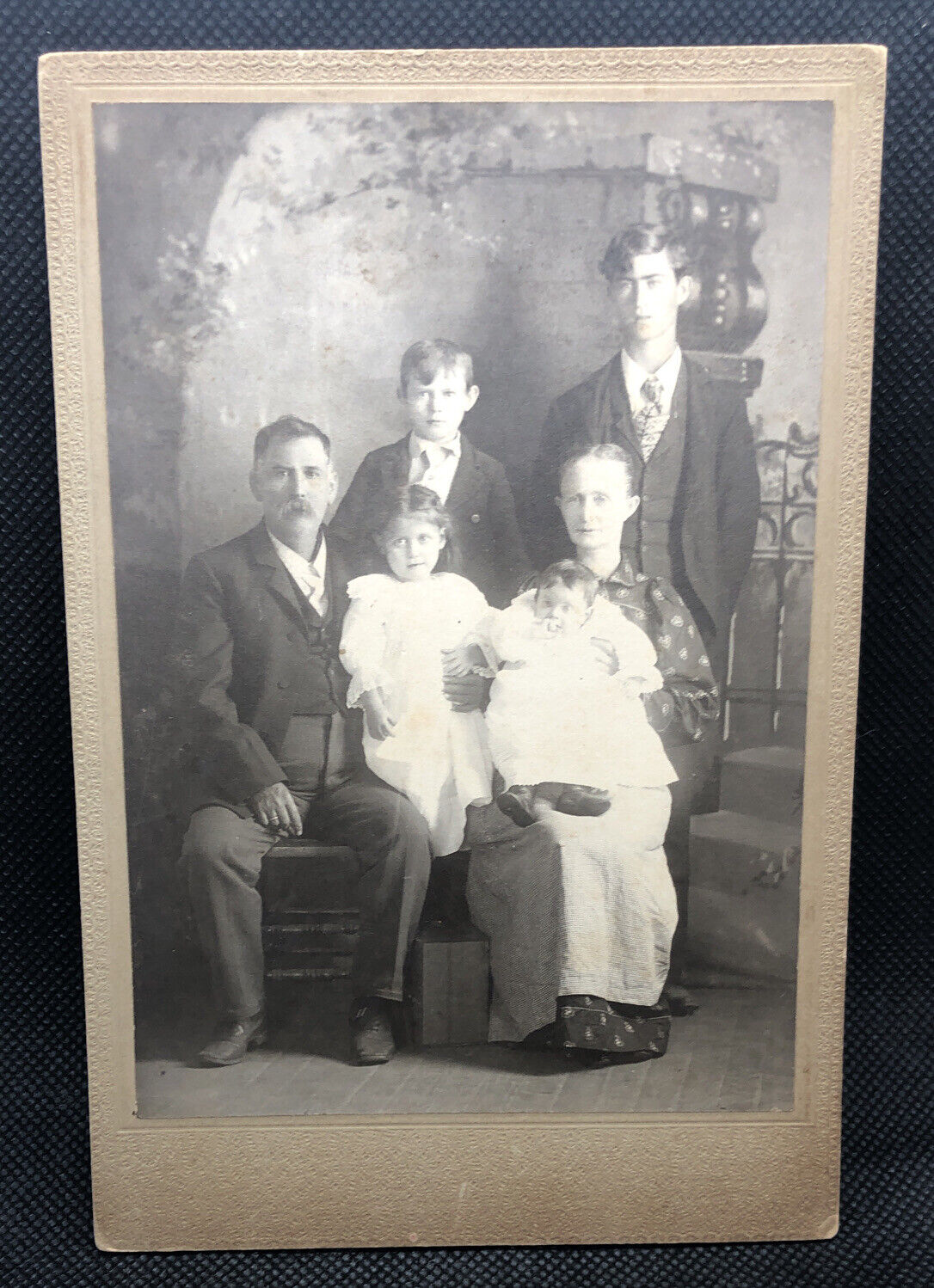 Turn Of The Century Family Portrait - Antique Cabinet Card 6.5x4 Photo