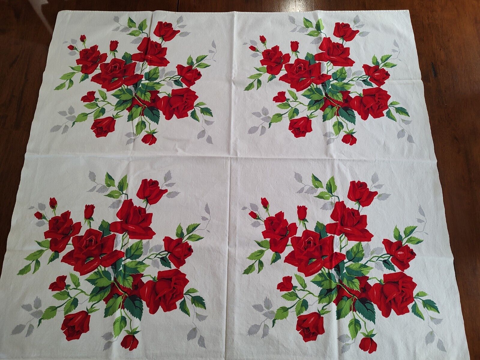 Vintage Cotton Red Roses Tablecloth Wilendur?  31\