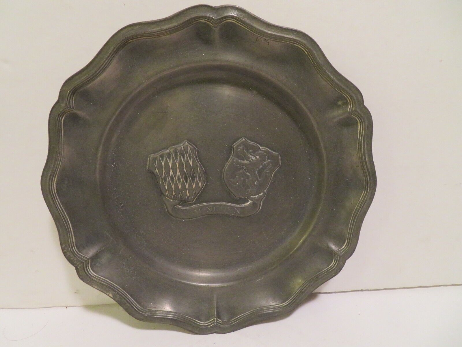 Vintage  Belgium Pewter Wall Hanging Plate 8 in  fin stain GF 1956 stamp MUNCHEN