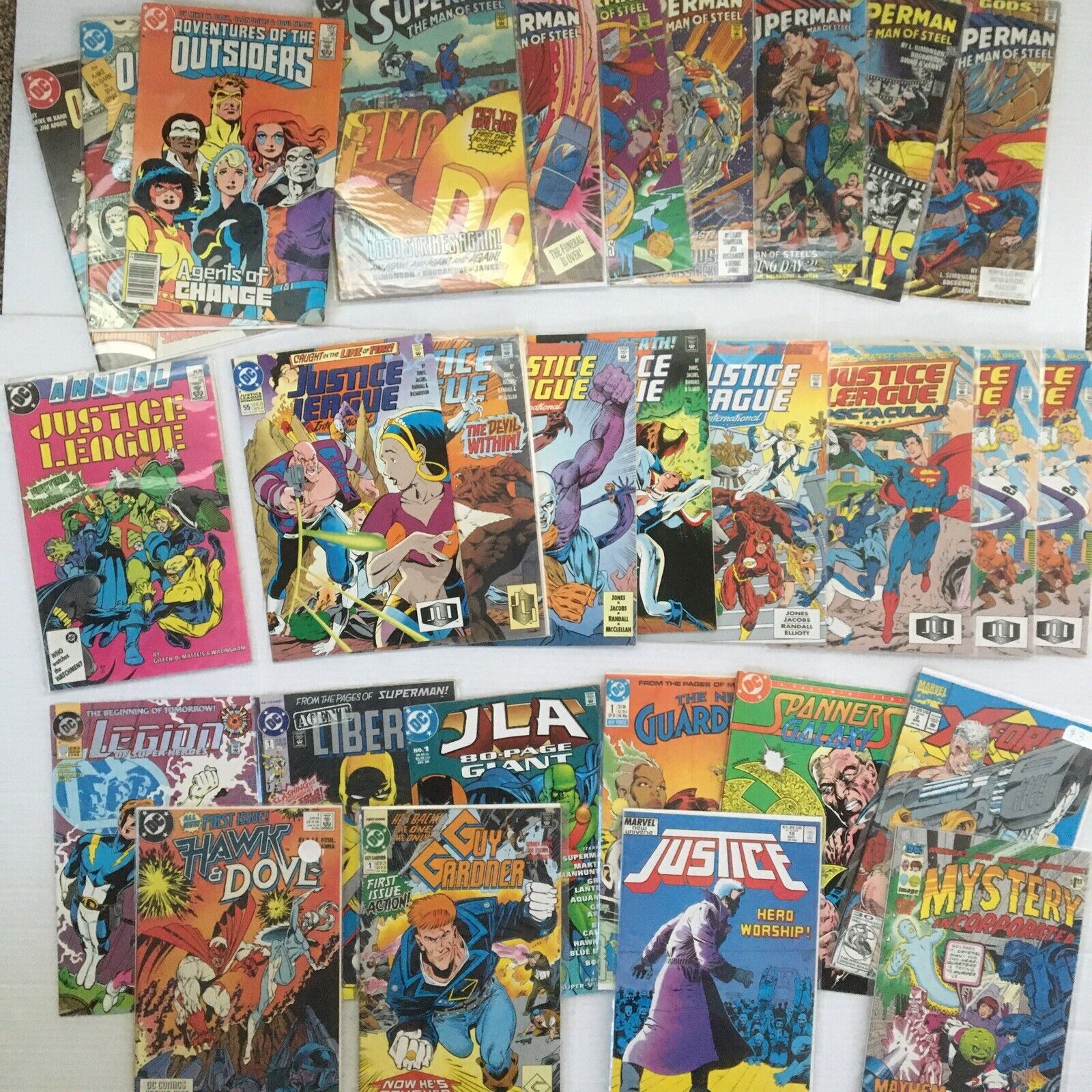 Superman Justice League Outsiders Lot of 29 Comic Books Mixed 1980’s 1990’s