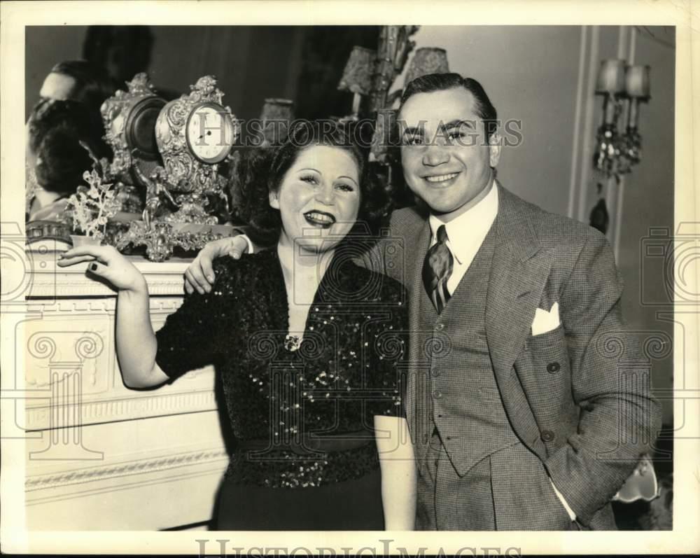 1937 Press Photo Boxing champ Barney Ross & fiancee, Pearl Siegel, New York