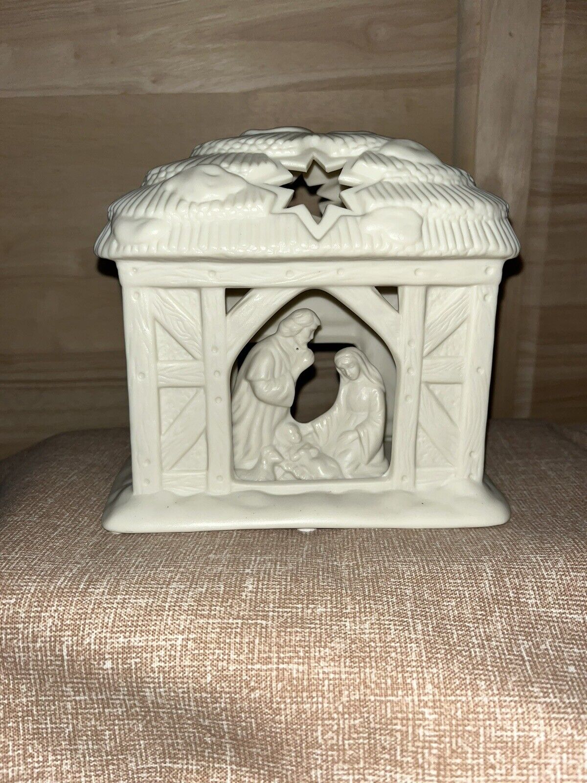 PartyLite Nativity O Holy Night Tea Light Candle Holder Manger Bisque  w/box