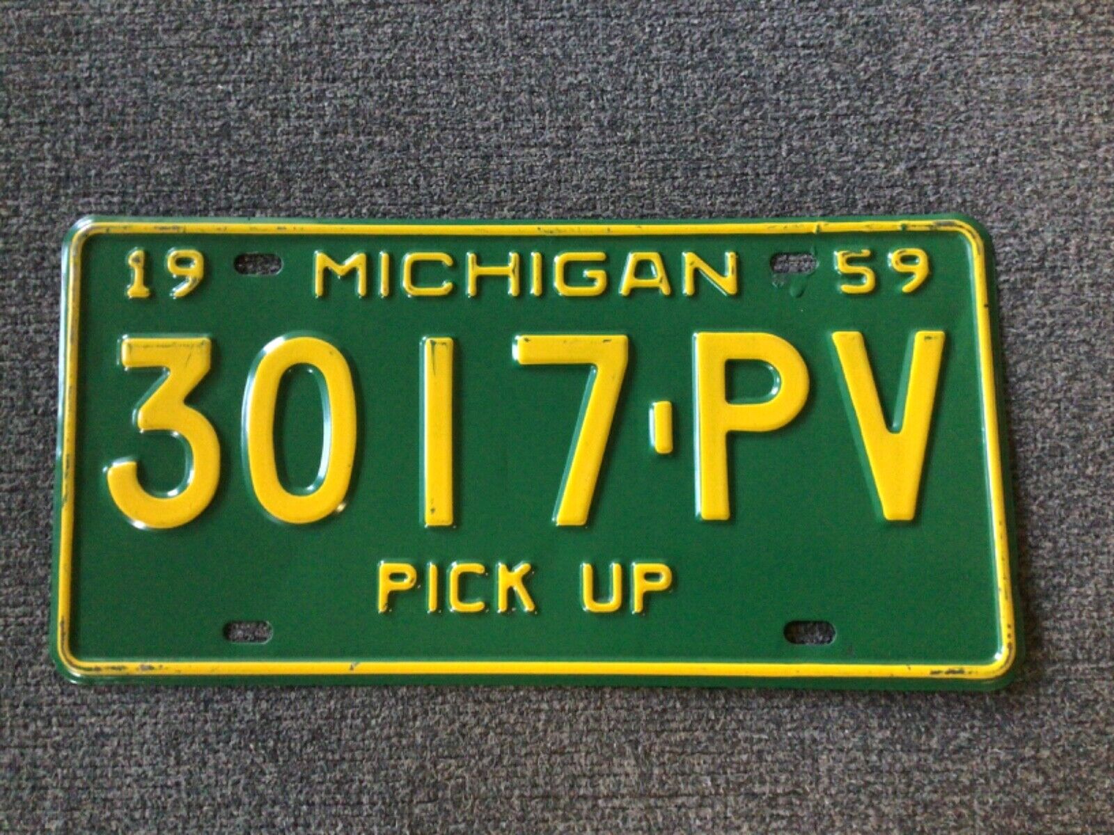 Very nice Michigan 1959 license Plate PICKUP Original paint RARE