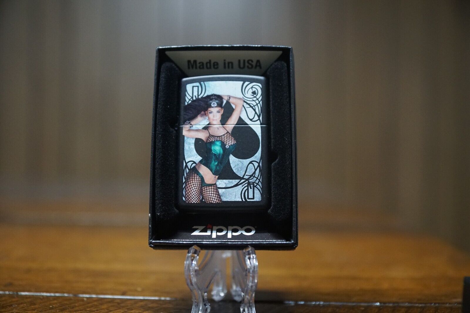 QUEEN OF SPADES PLAYING CARD SEXY PINUP BLACK MATTE ZIPPO LIGHTER MINT IN BOX