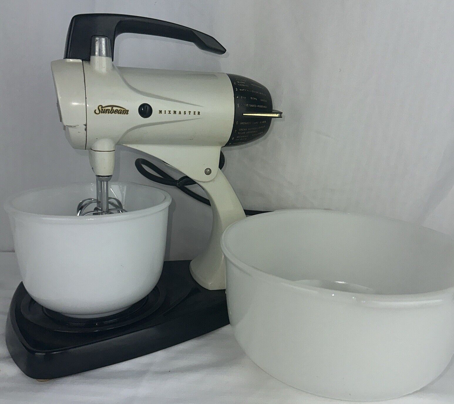 Vintage 1950’s Sunbeam Mixmaster 12 Speed Stand Mixer & 2 mixing bowls working