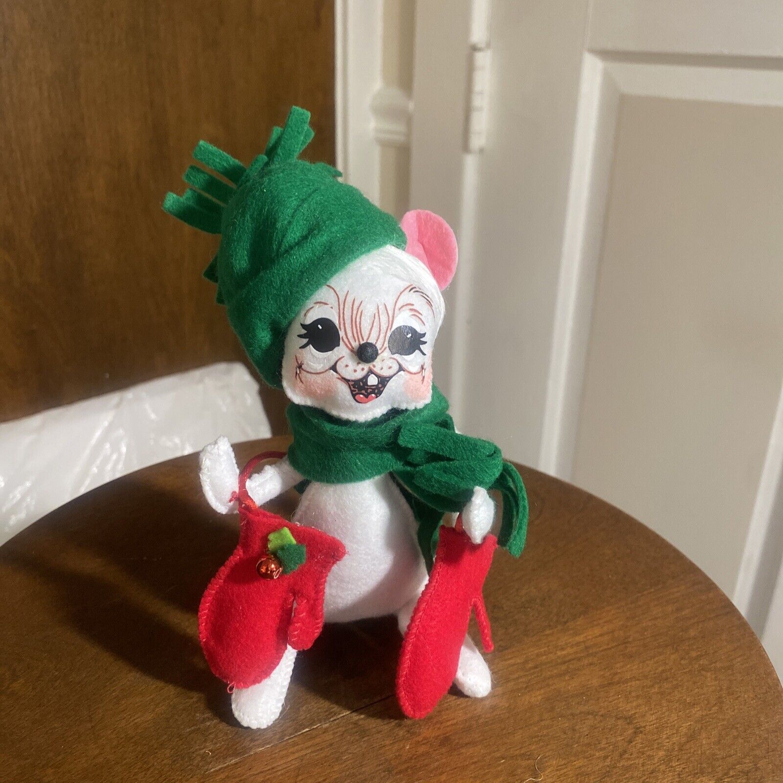 Annalee 4” Christmas Mouse With Red Mittens And Green Hat