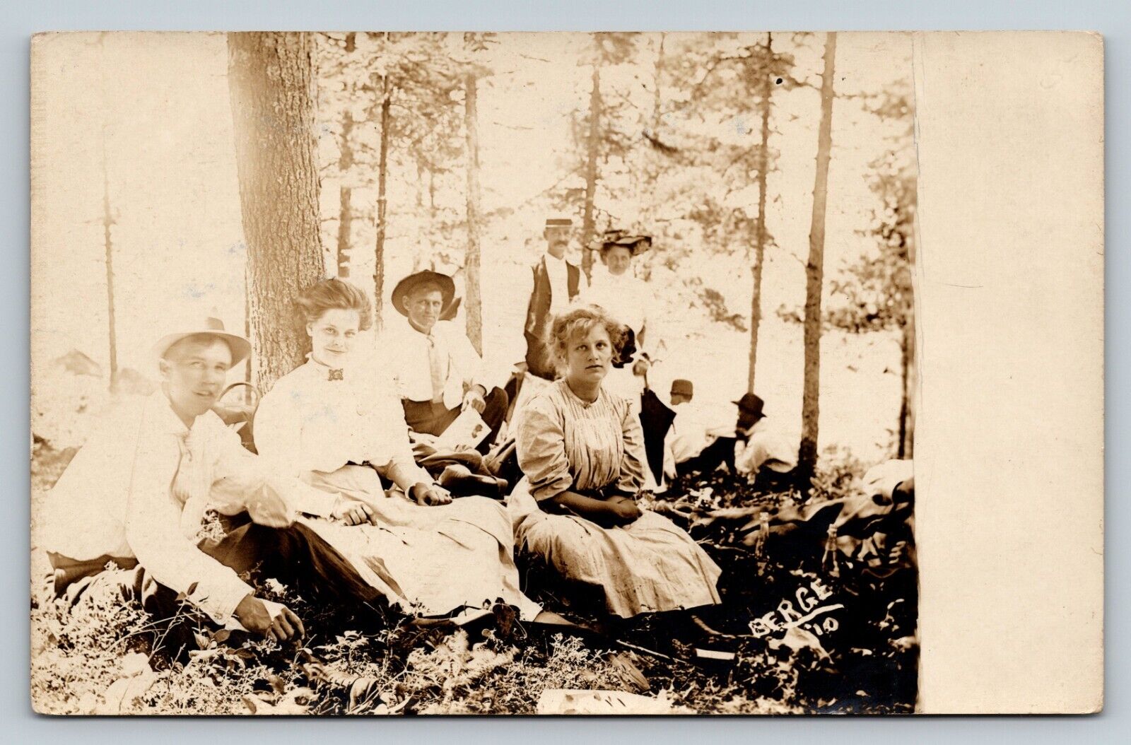 RPPC Men & Women Sitting in the Woods VELOX 1907-1914 ANTIQUE Postcard 1378