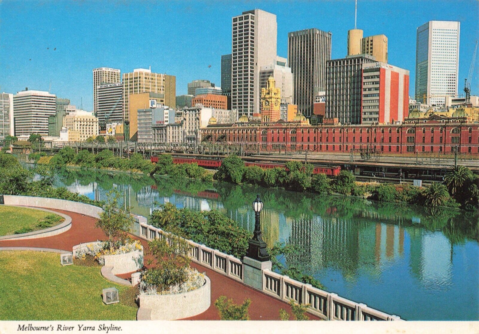 Postcard Australia Melbourne Victoria Yarra River Garden Flinders Street Station