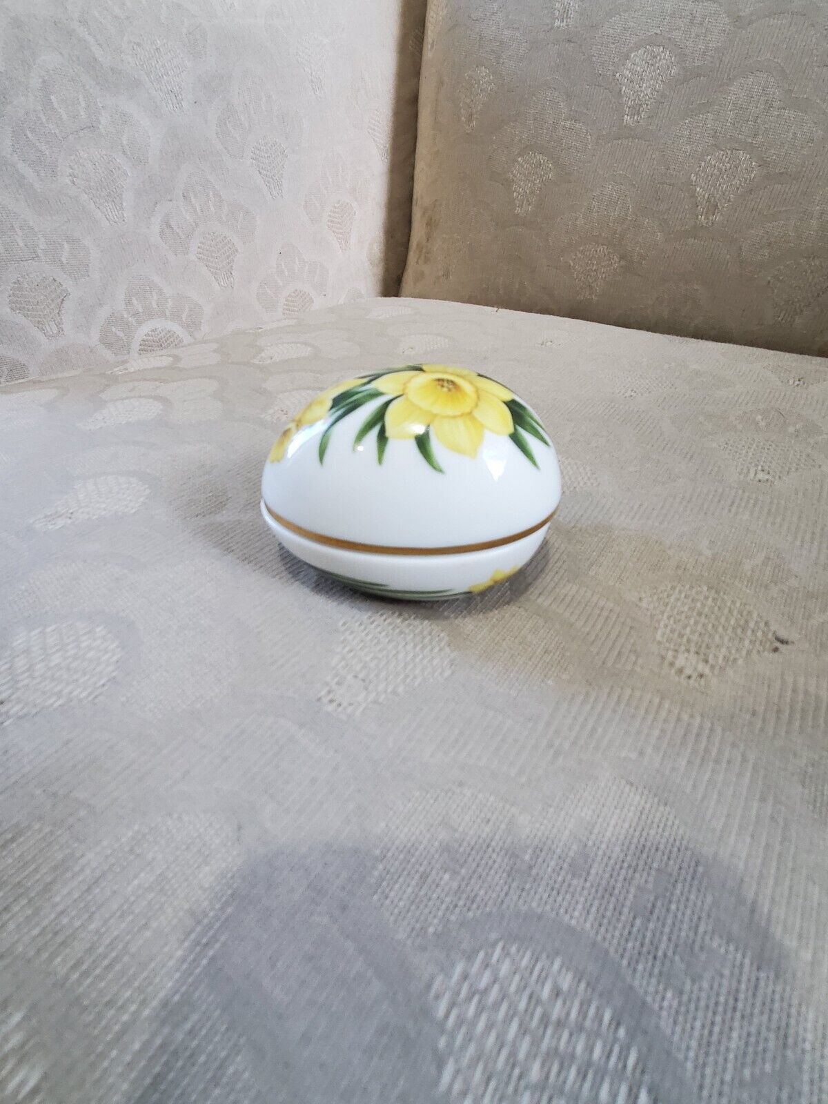 Danbury ceramic easter egg