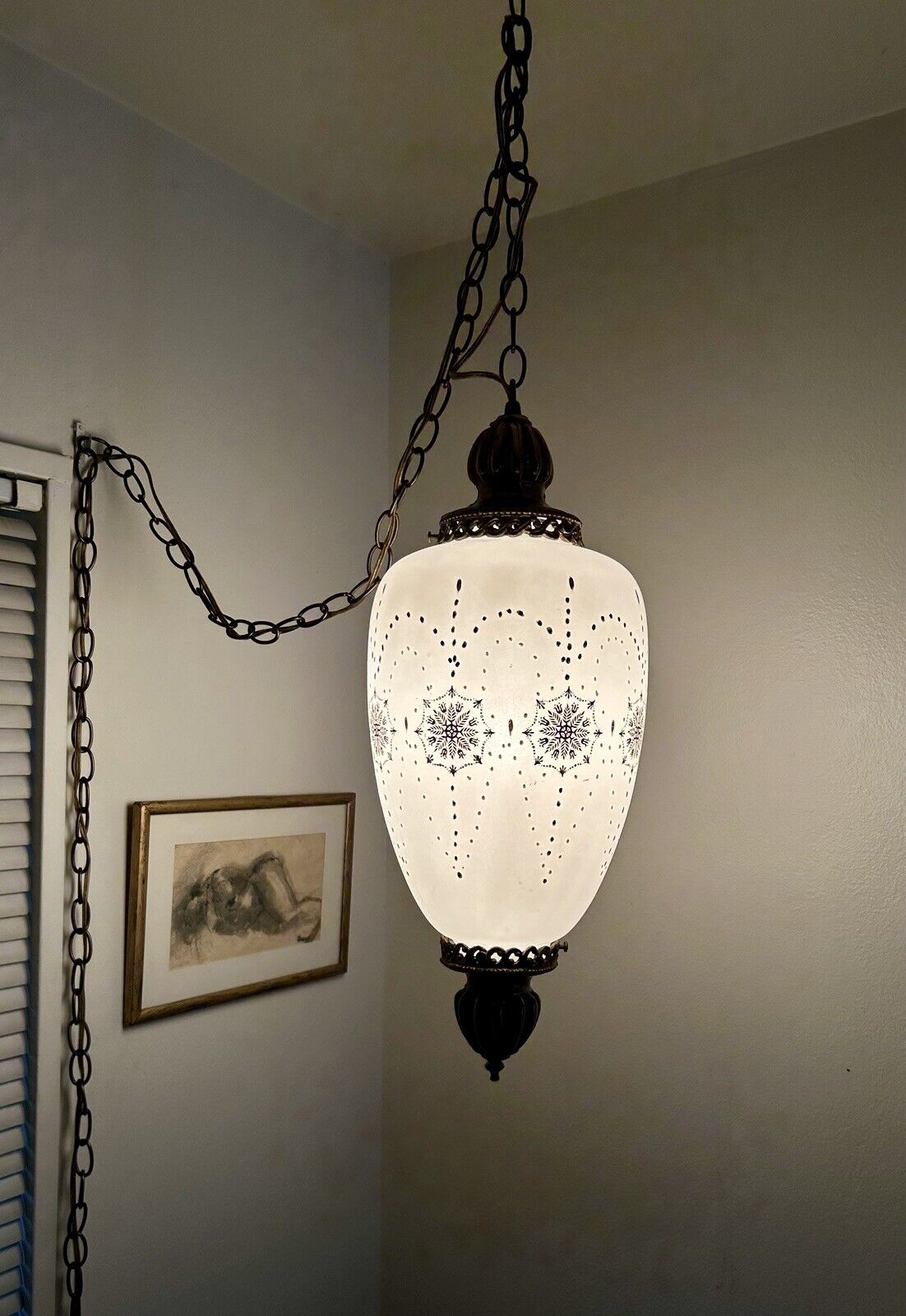 Vintage Glass Swag Lamp Shade 21” MCM White Satin Gold Gilt Hollywood Regency