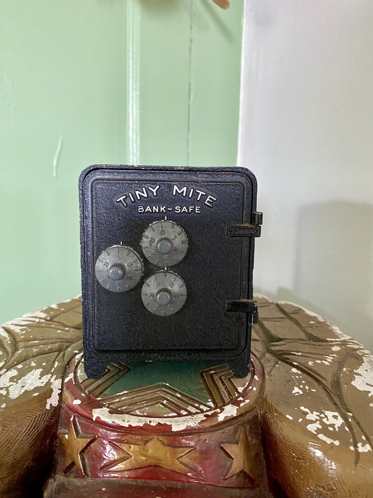 Vintage Tiny Mite Bank Safe Cast Iron ARROW SPECIALTIES USA