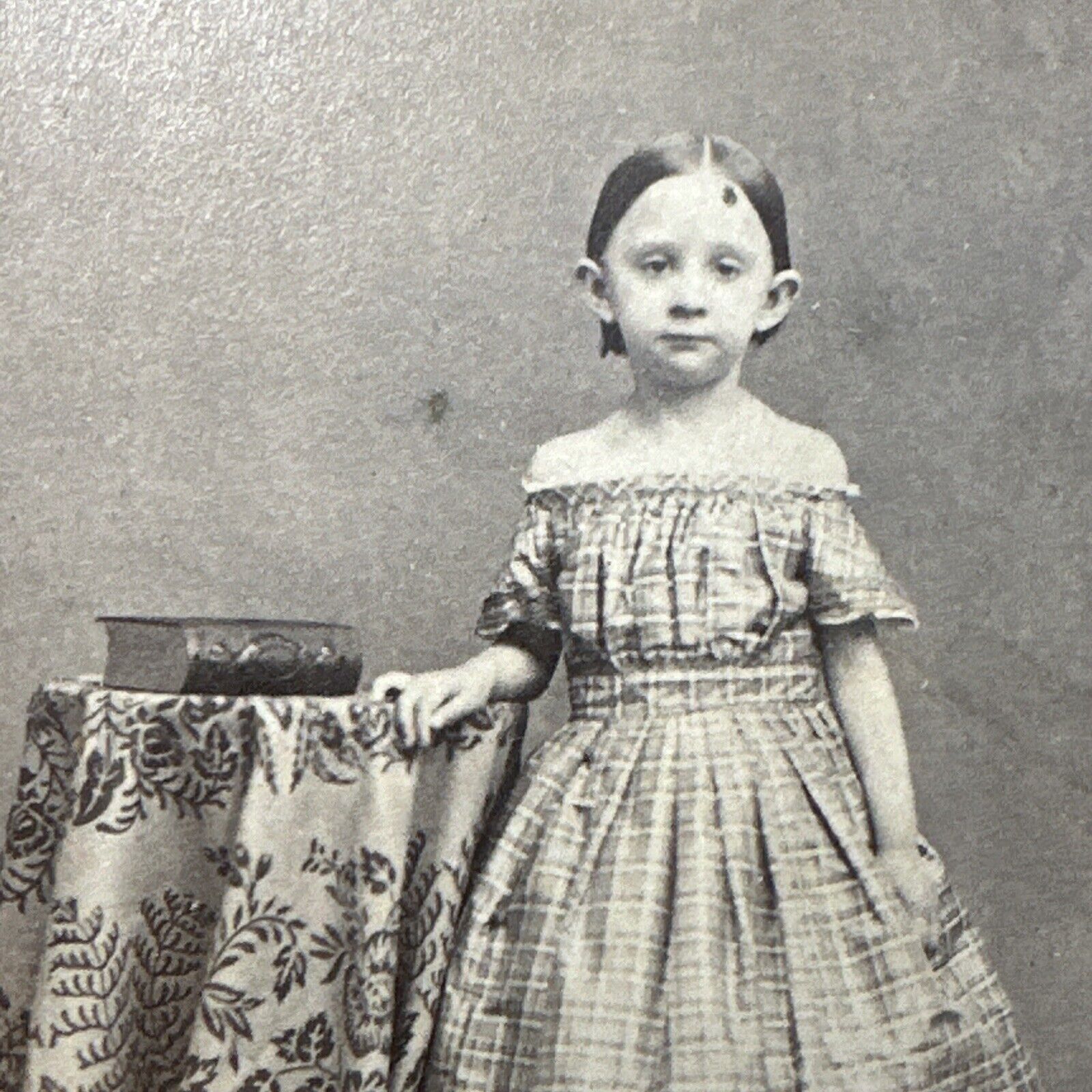 Creepy girl Bare Arms Antique Portrait CDV Photo Carte de Visite 1860 Providence