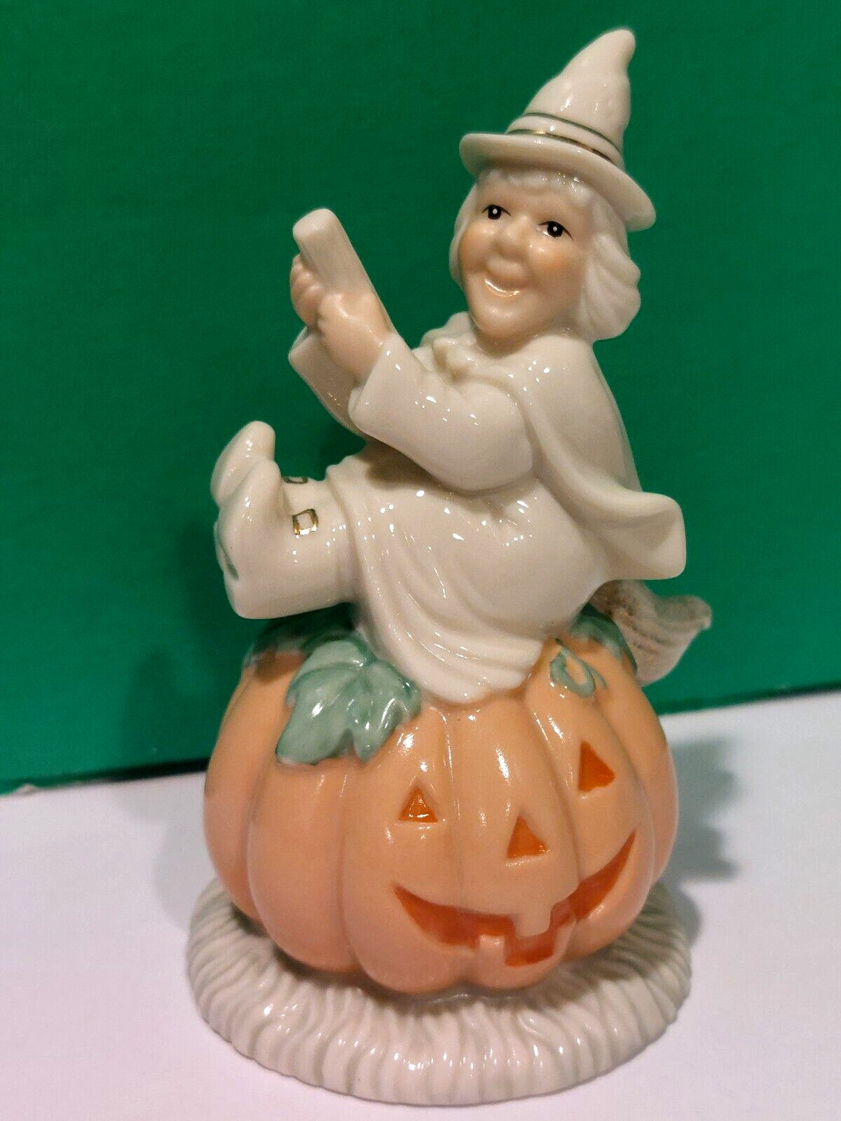 LENOX  WITCH\'S JOLLY PUMPKIN Halloween Witch Broom sculpture -- -- NEW in BOX