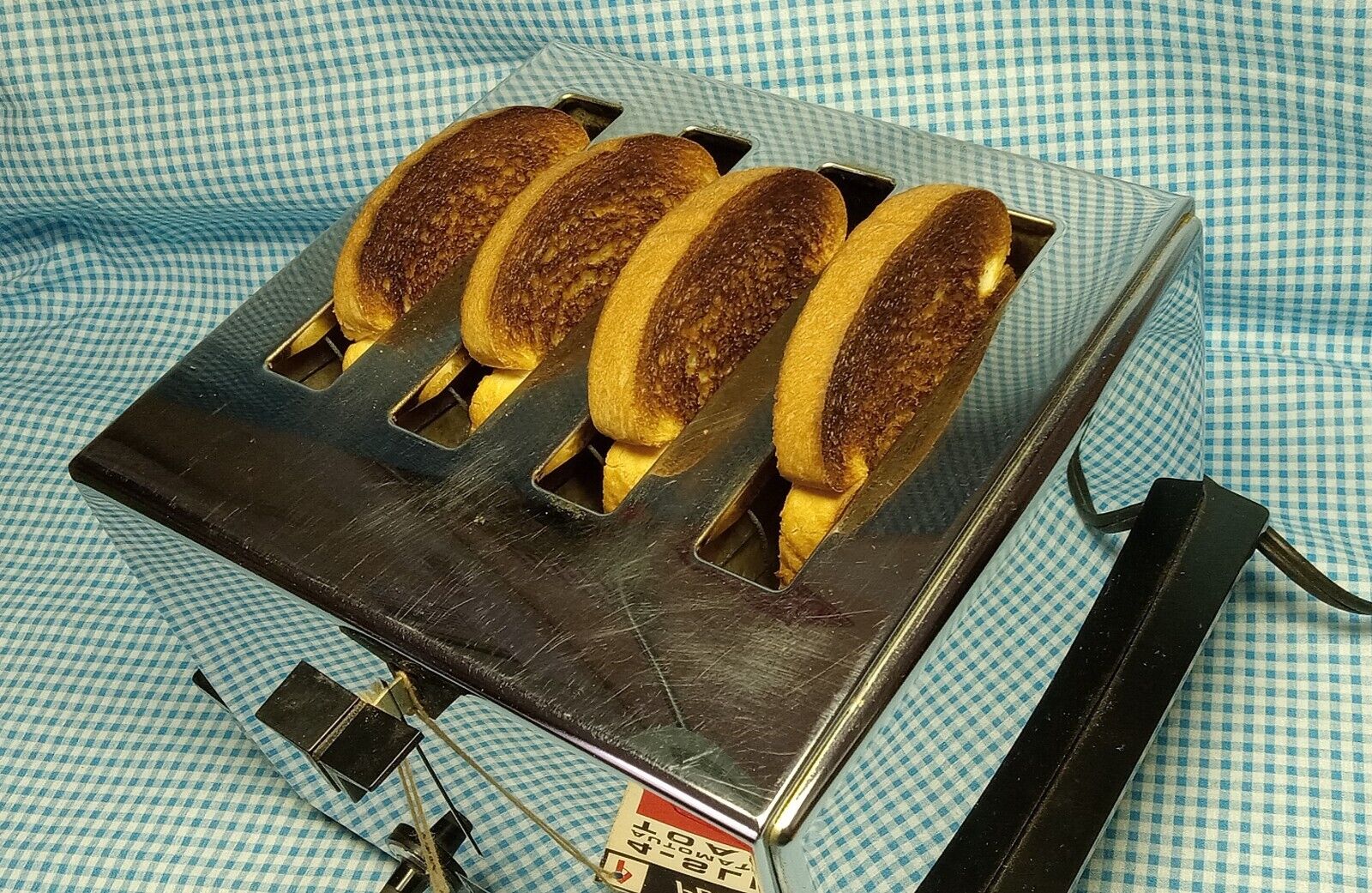 Vintage PENNCREST 4 Slice Toaster  Model 3334  Good Original Condition Works USA