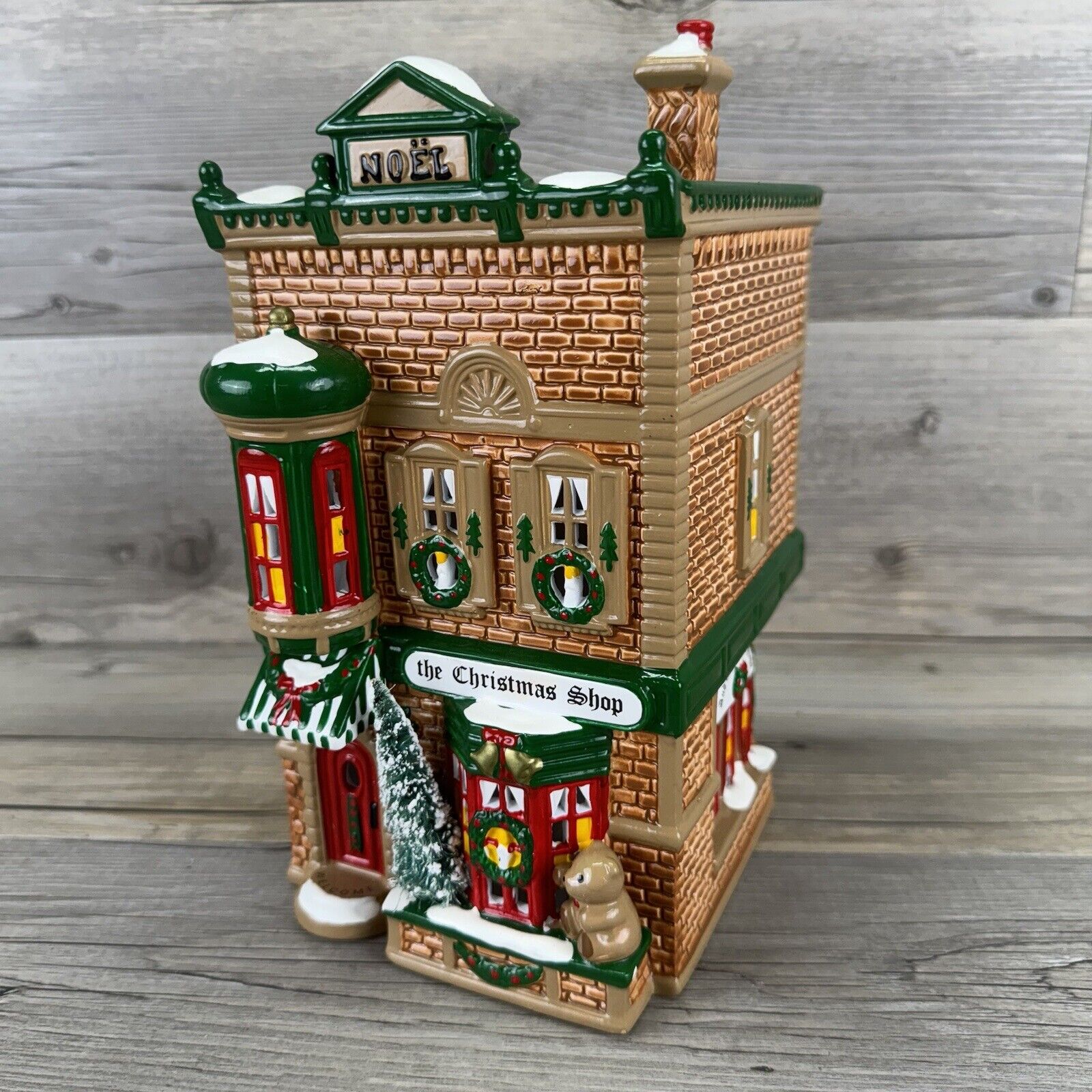 Department 56 Snow Village, The Christmas Shop # 5097-0 Building only no light