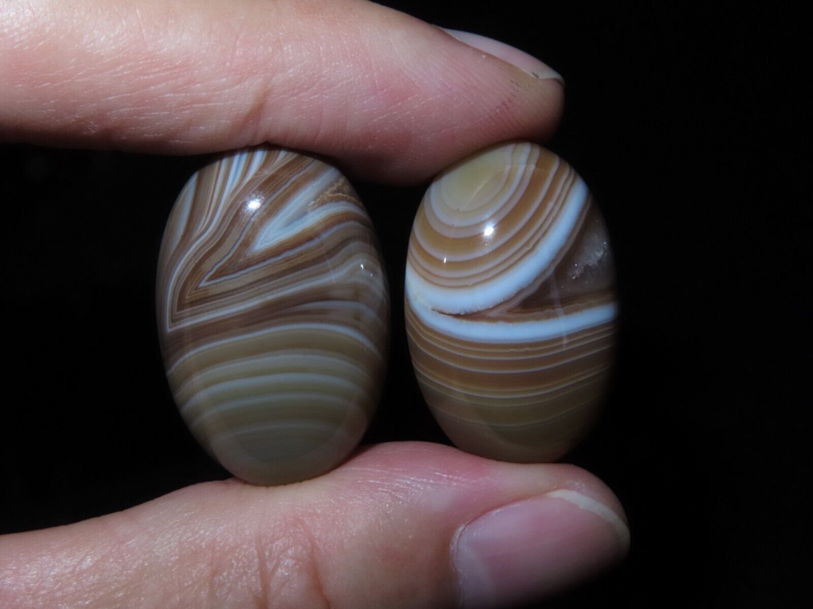2x Beautiful Nepal Tibet Oval Shaped Cabochon Cut Banded Agate (d1)