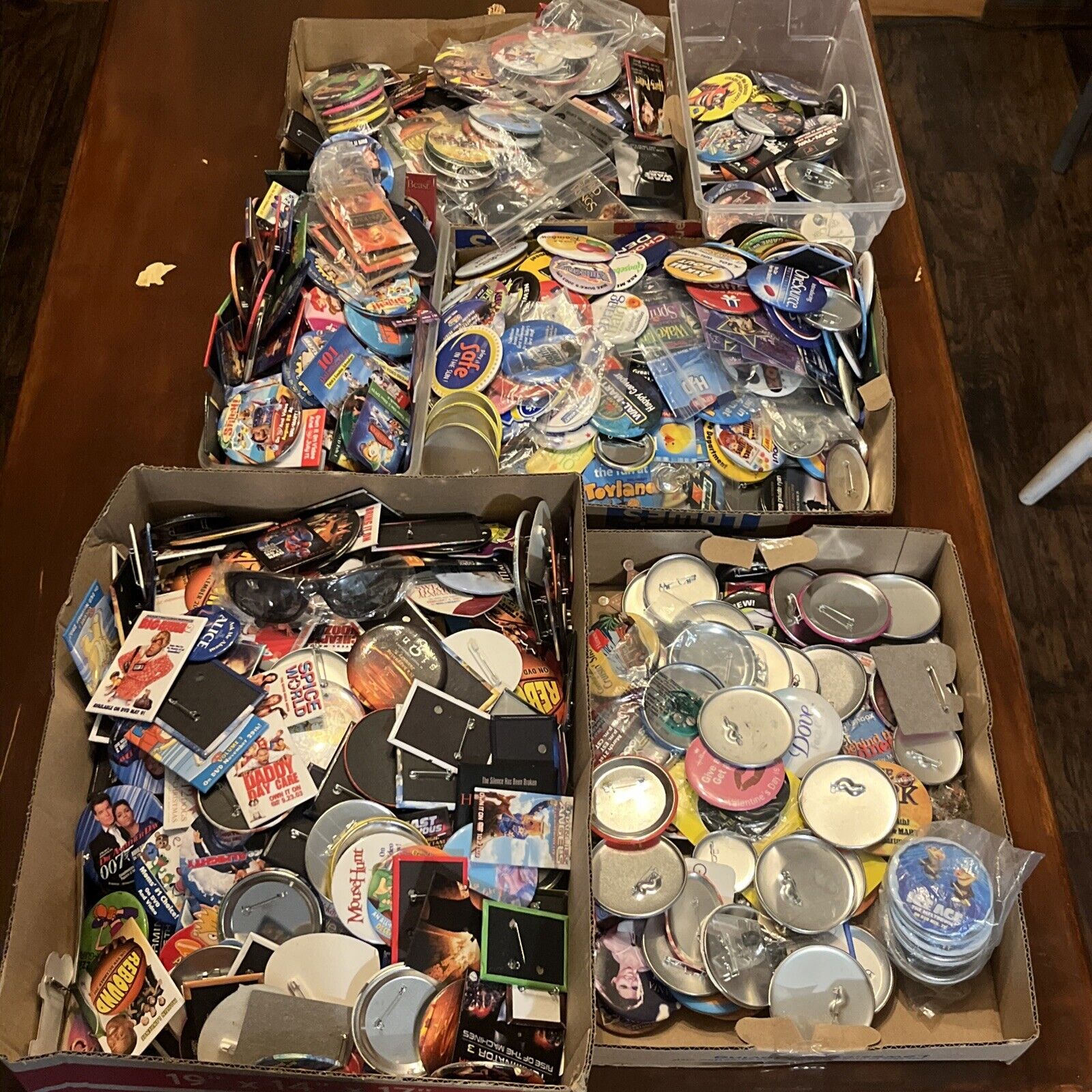 Lot of 1000+ Button Pins Mix Pins-VTG,Advertising,Disney,Music,Movies &Sports🔥