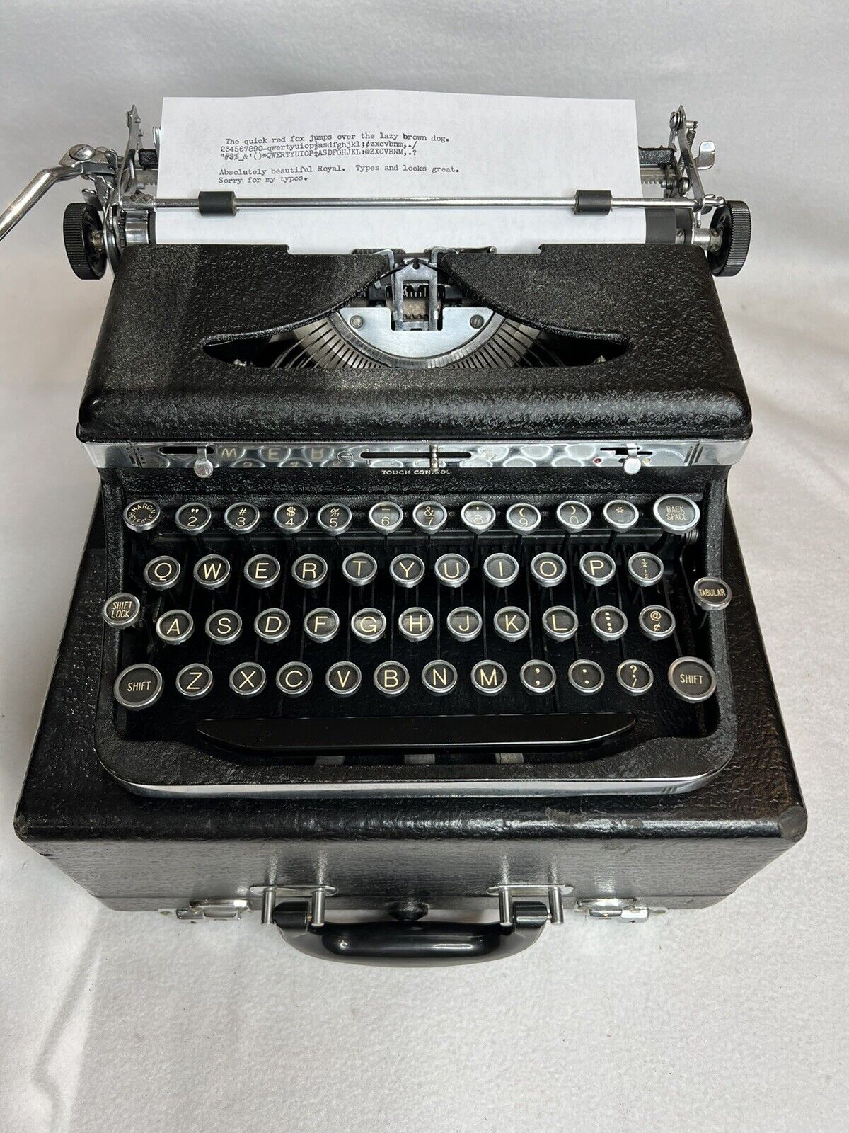 Vintage V/Nice 1937 Royal Deluxe Portable Typewriter A570757 Beautiful With Case