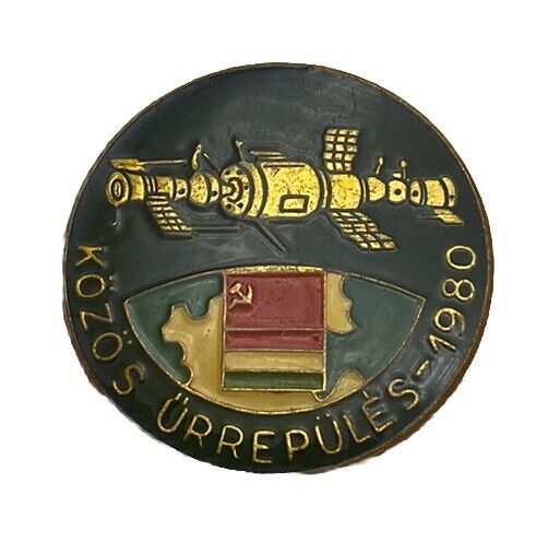 Rare Russian Space Pin badge KOZUS URREPULES USSR USA Soviet Hungary program 80s