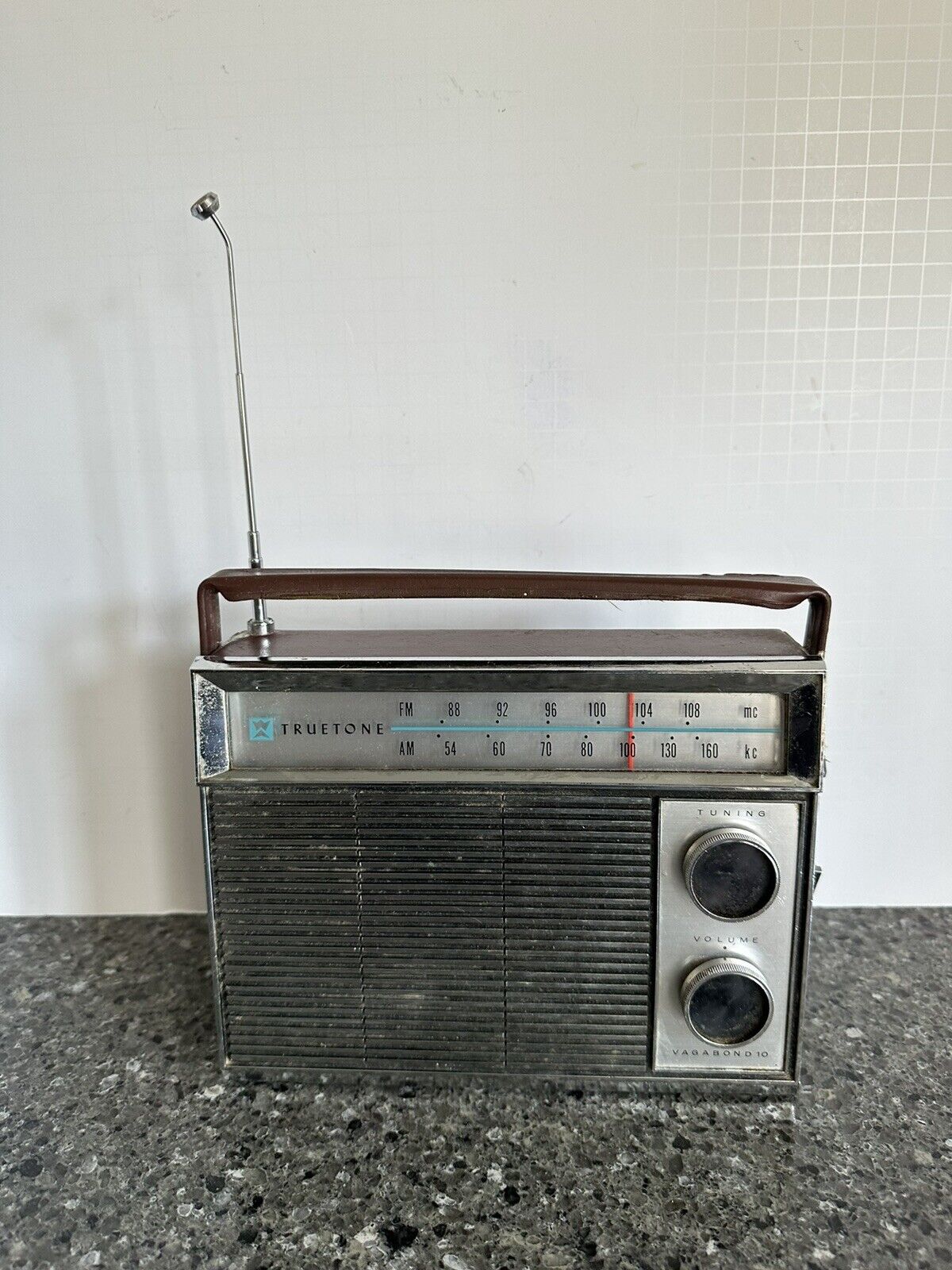 Truetone Vagabond 10 Portable AM/FM Radio | Model TAE-3754A-76 Vintage 1960's