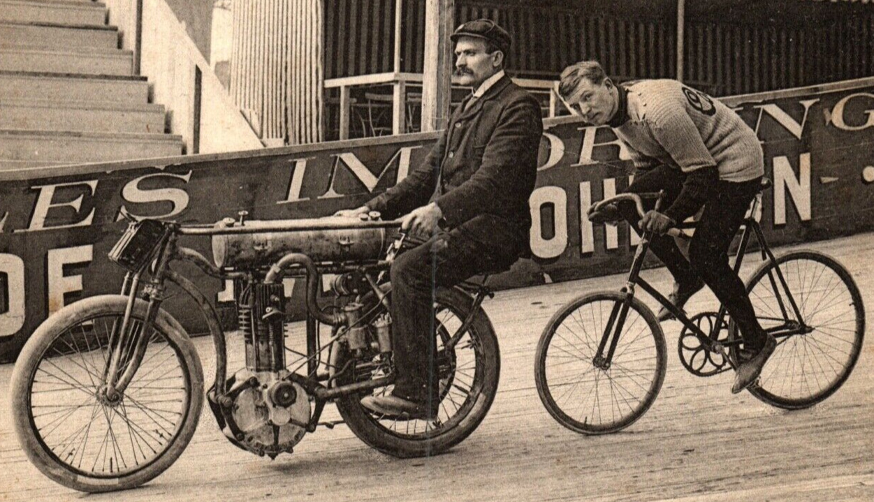 C.1910 EARLY MOTORCYCLE BICYCLE RACING, SIMAR, BERTIN FRANCE Postcard P21