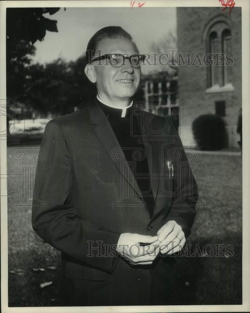 1963 Press Photo Reverend Carl Burkle at United Church of Christ conference