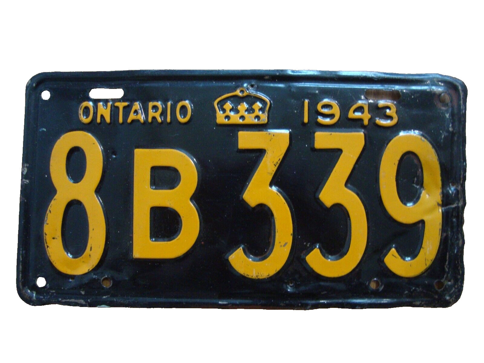 1943 Ontario Canada vintage license plate in original condition 8B 339