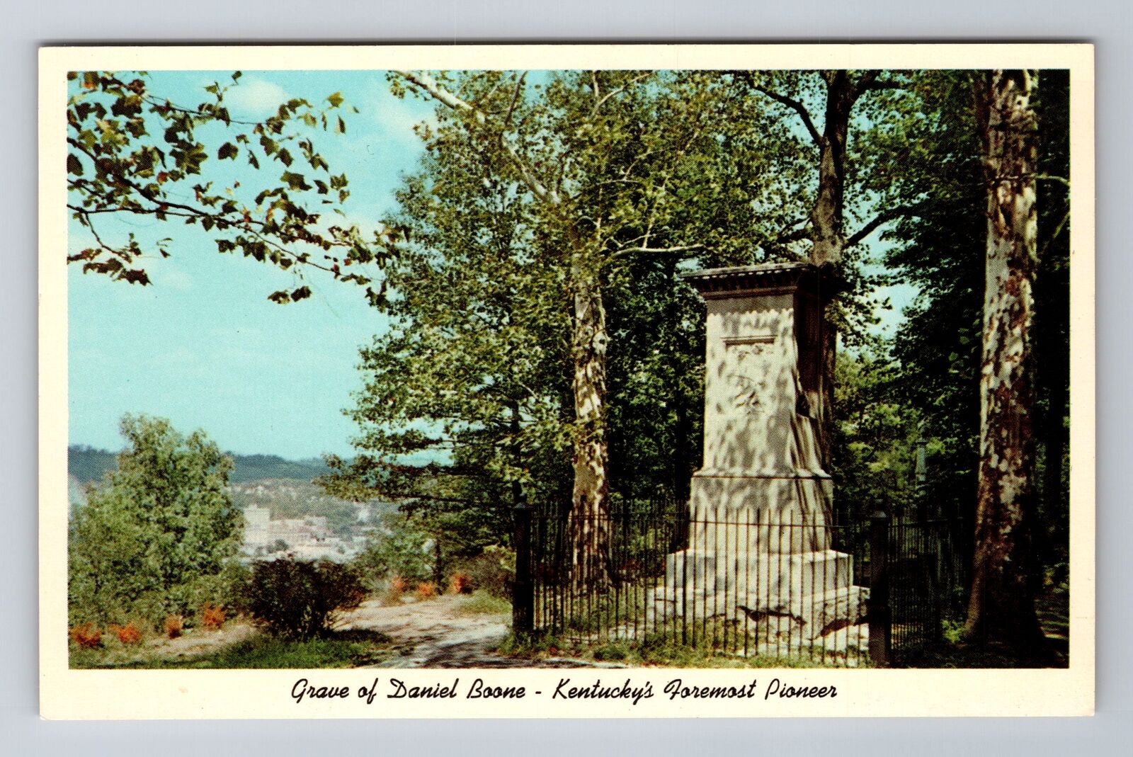 Frankfort KY- Kentucky, Monument And Grave Of Daniel Boone, Vintage Postcard