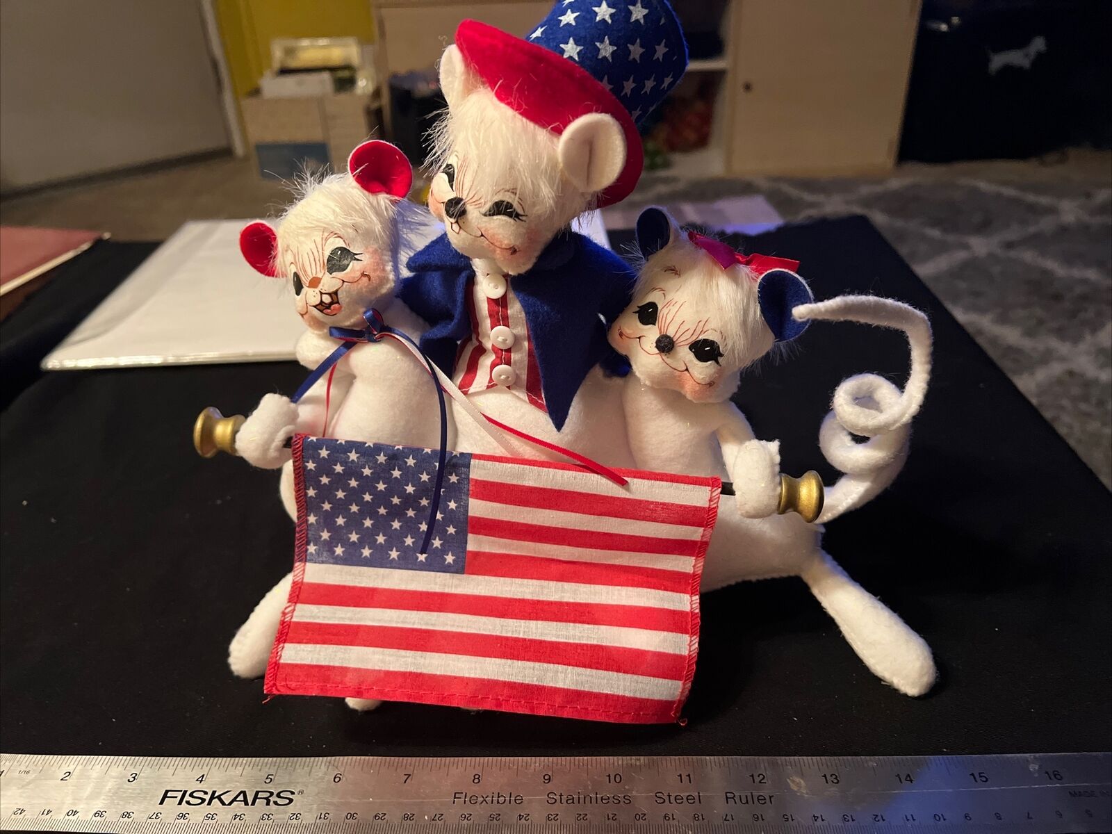 Annalee - Dolls Felt Patriotic Mouse Bunch Doll Red White Blue Flag 2005 NWOT