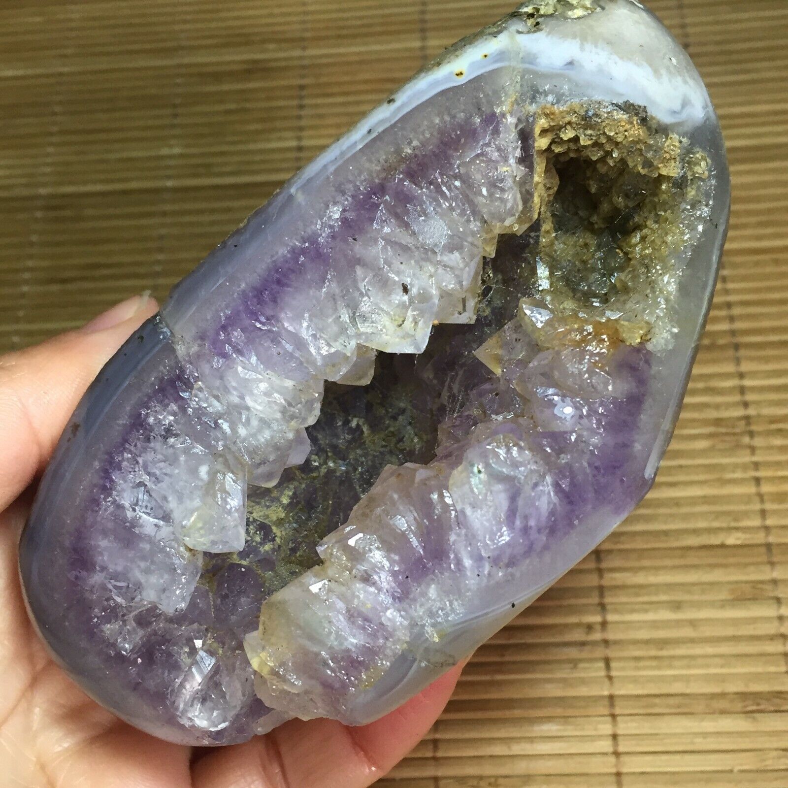 583g Natural agate crystal cave, specimen quartz healing + collectible 117
