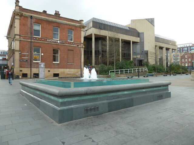 Photo 6x4 Fountain between Lloyd\'s Bar and the City Hall Sheffield  c2012