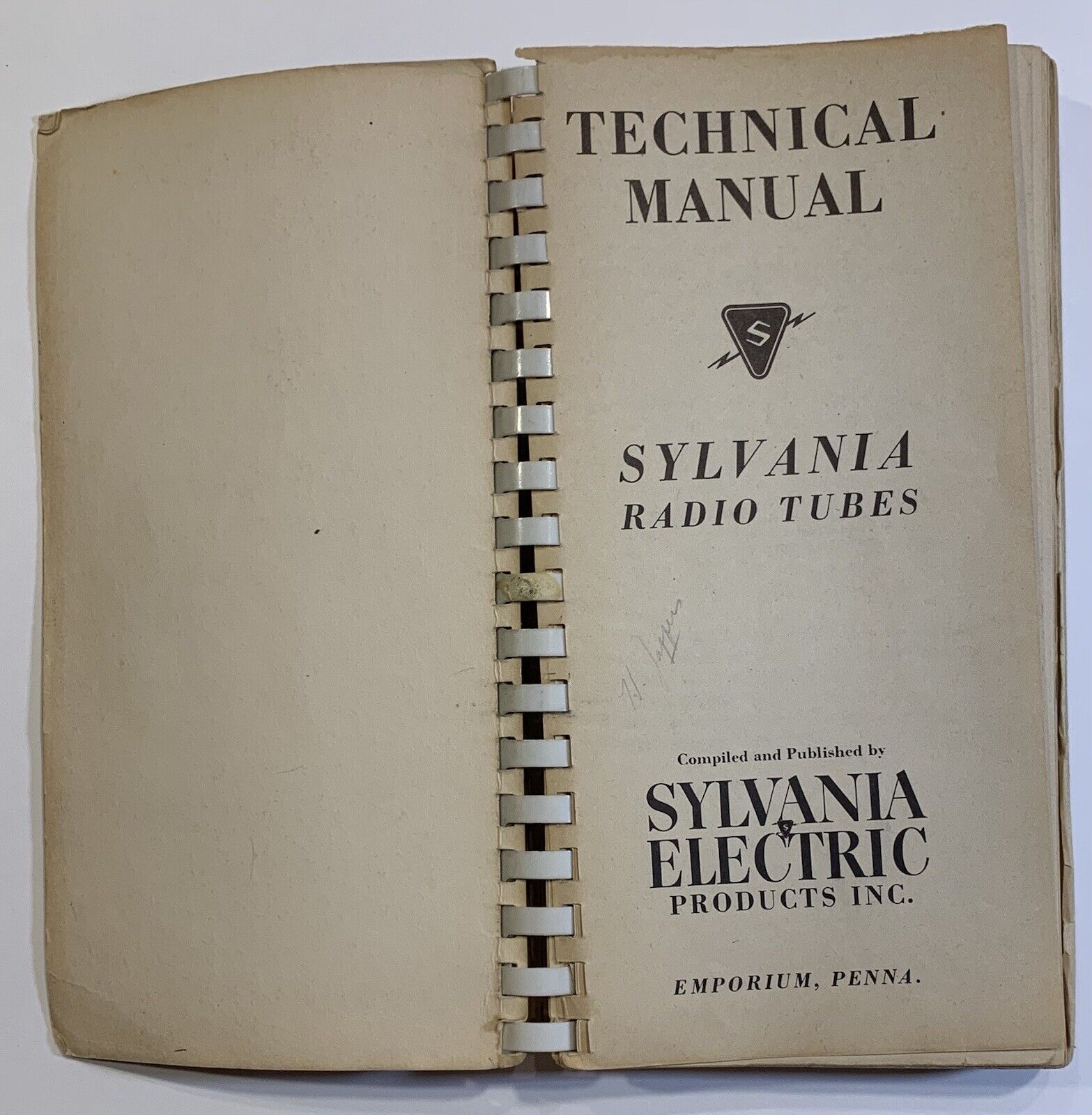VINTAGE: 1949 TECHNICAL MANUAL - Sylvania Radio Tubes - Approx 400pgs