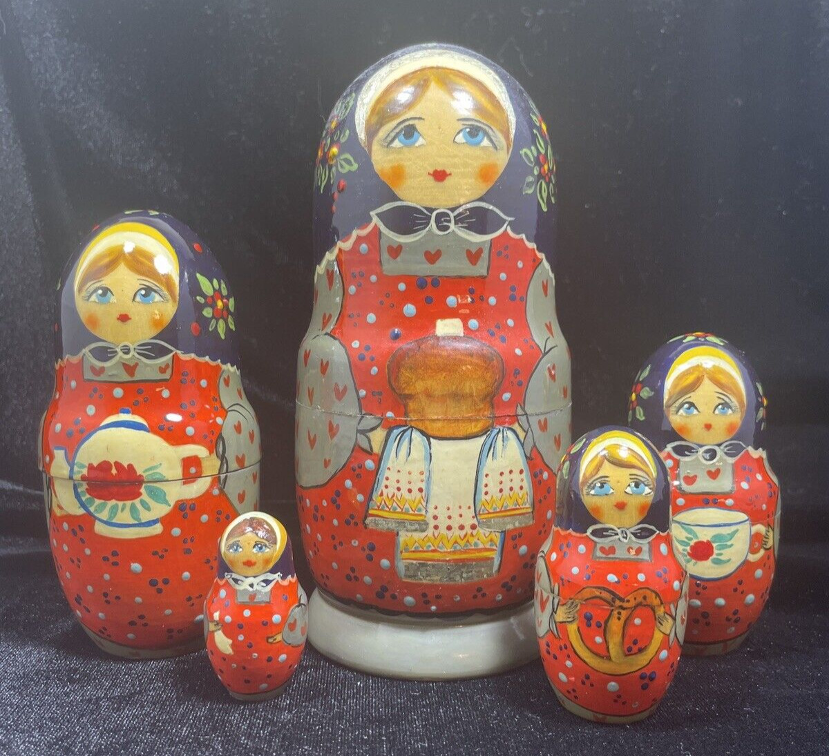 Vtg Russian Handmade & Painted 7 in. Tall 5 Matryoshka Nesting Dolls Signed
