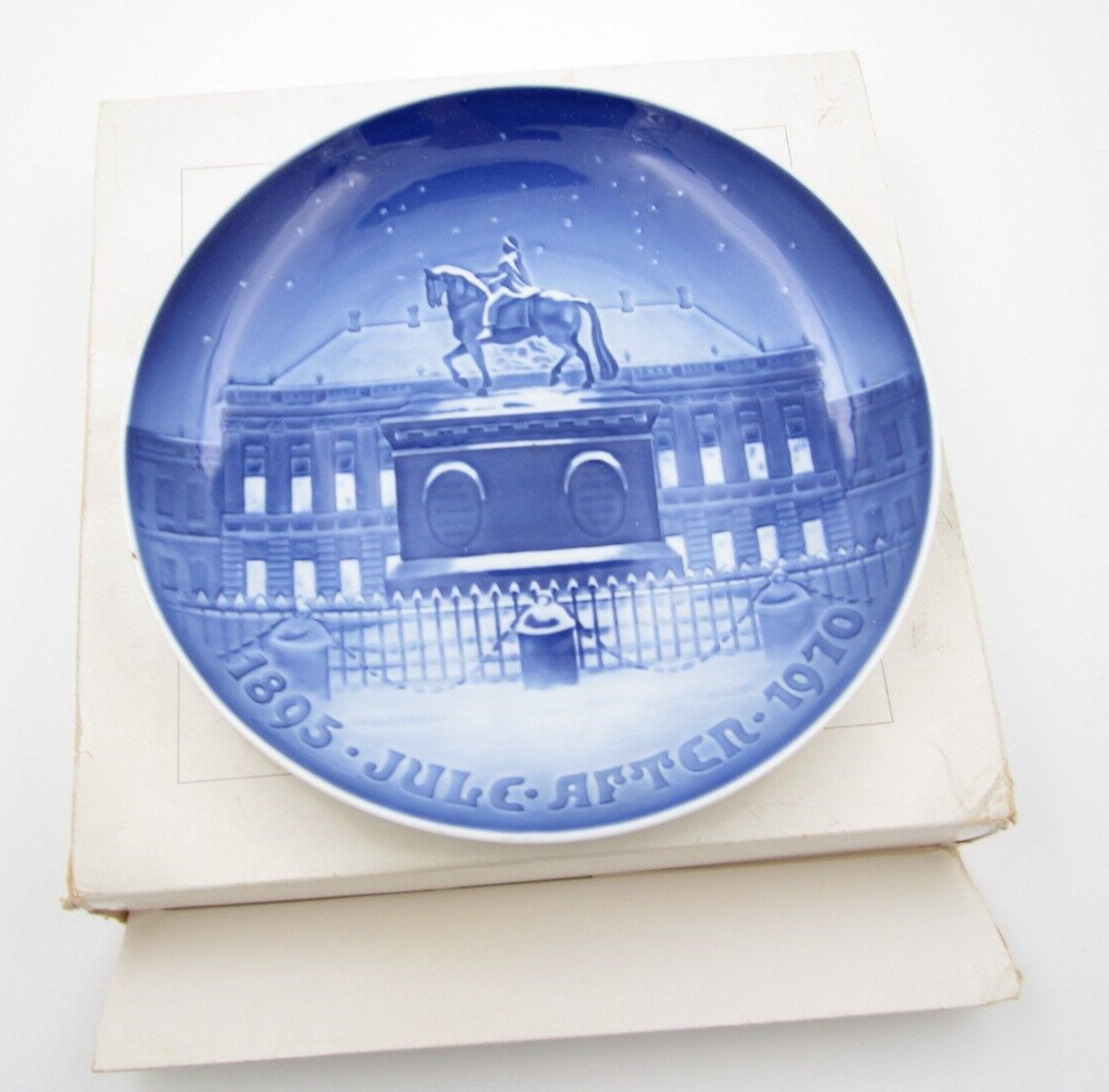 1970 The Royal Palace Copenhagen The Royal Palace Amalienborg Collector Plate