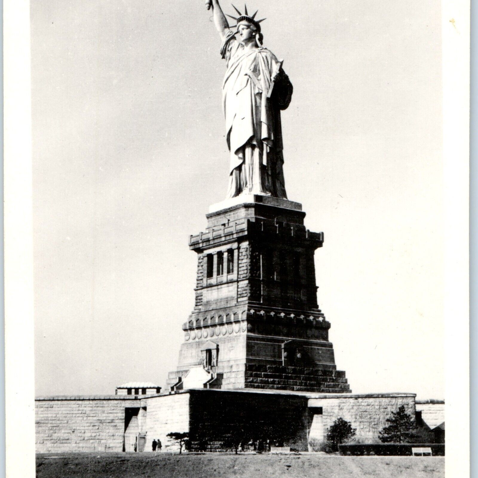c1930s Alfred Mainzer New York City RPPC Statue of LIberty Real Photo PC Vtg A65