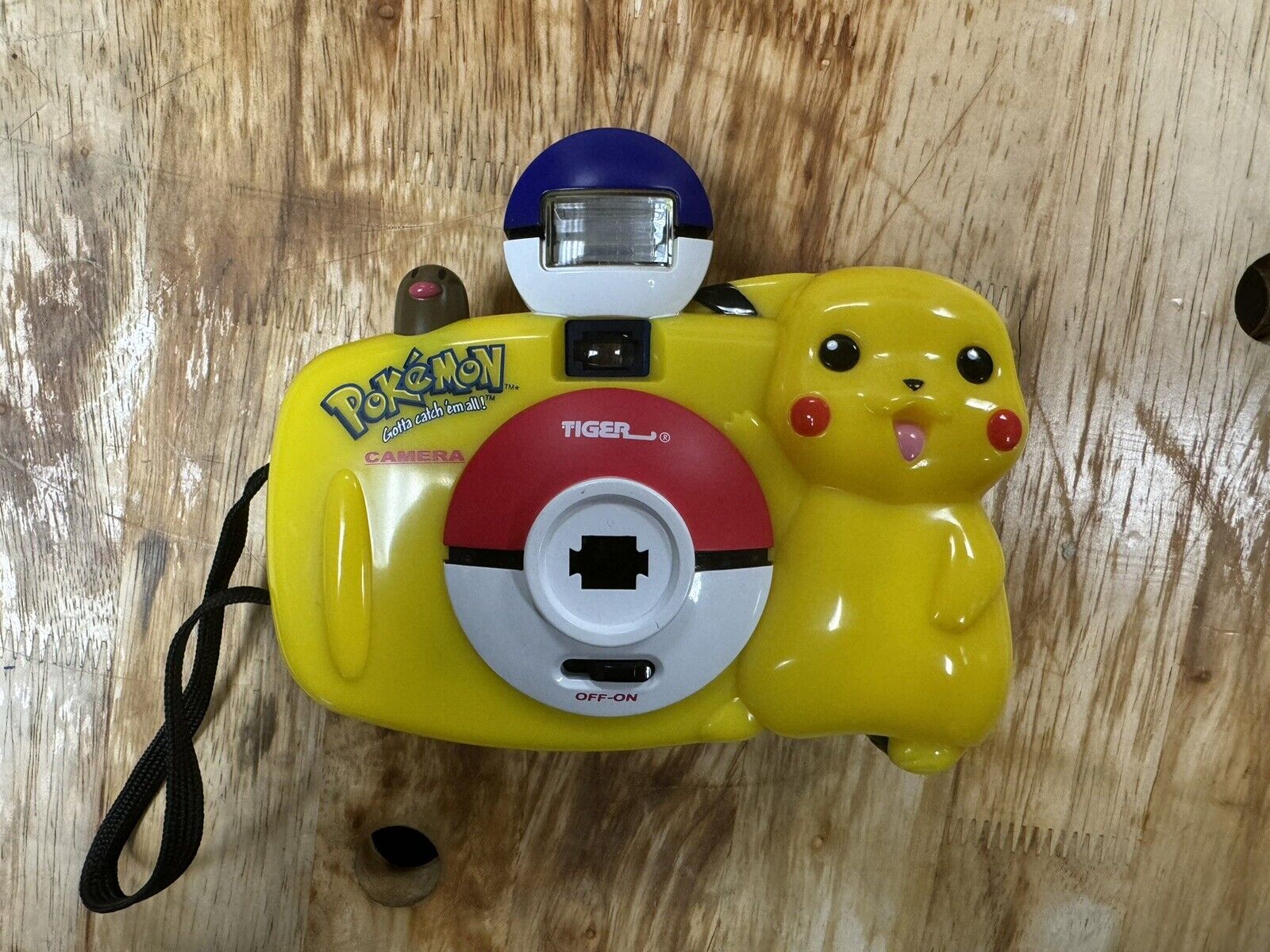 1999 Tiger Nintendo Pokemon Pikachu 35mm Flash Film Camera Yellow (Untested)