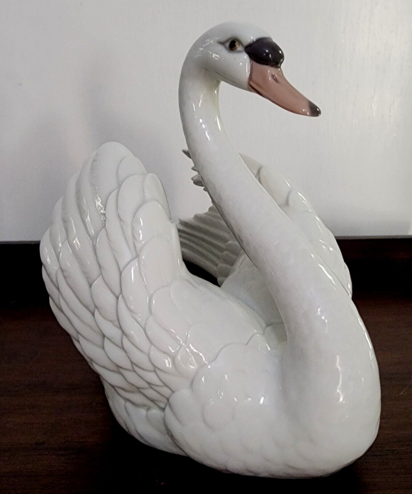 Vtg 1983 Lladro Spain Figurine ~ Porcelain Swan with Wings Spread ~ #5231 No box