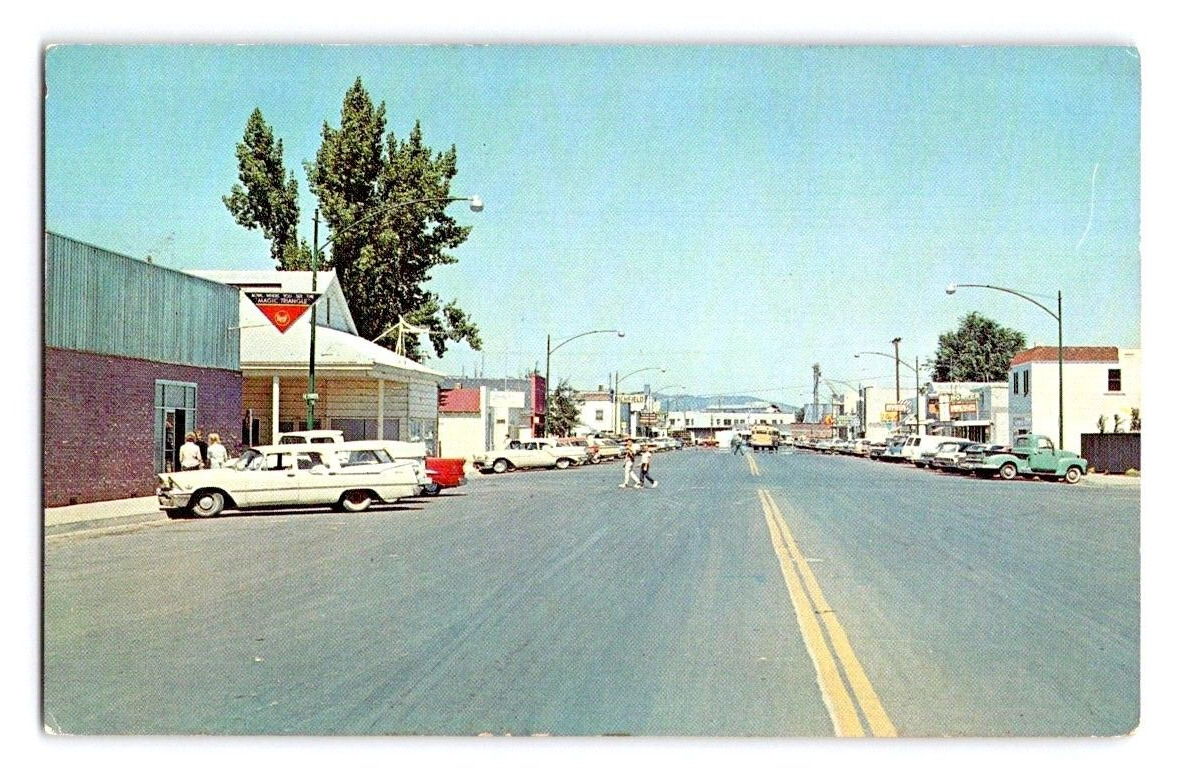 1960\'S. TULELAKE, CALIF. STREET VIEW, SHOPS. POSTCARD. SM20