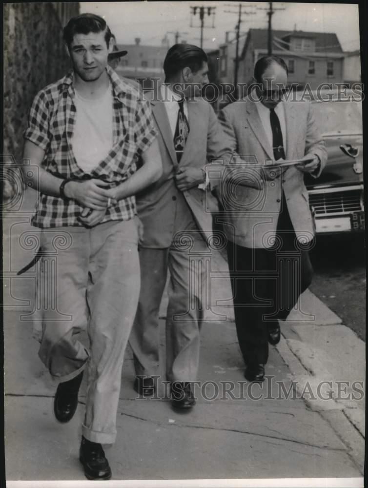1957 Press Photo Convicted Murdered Edgar Smith Escorted To Prison, New Jersey