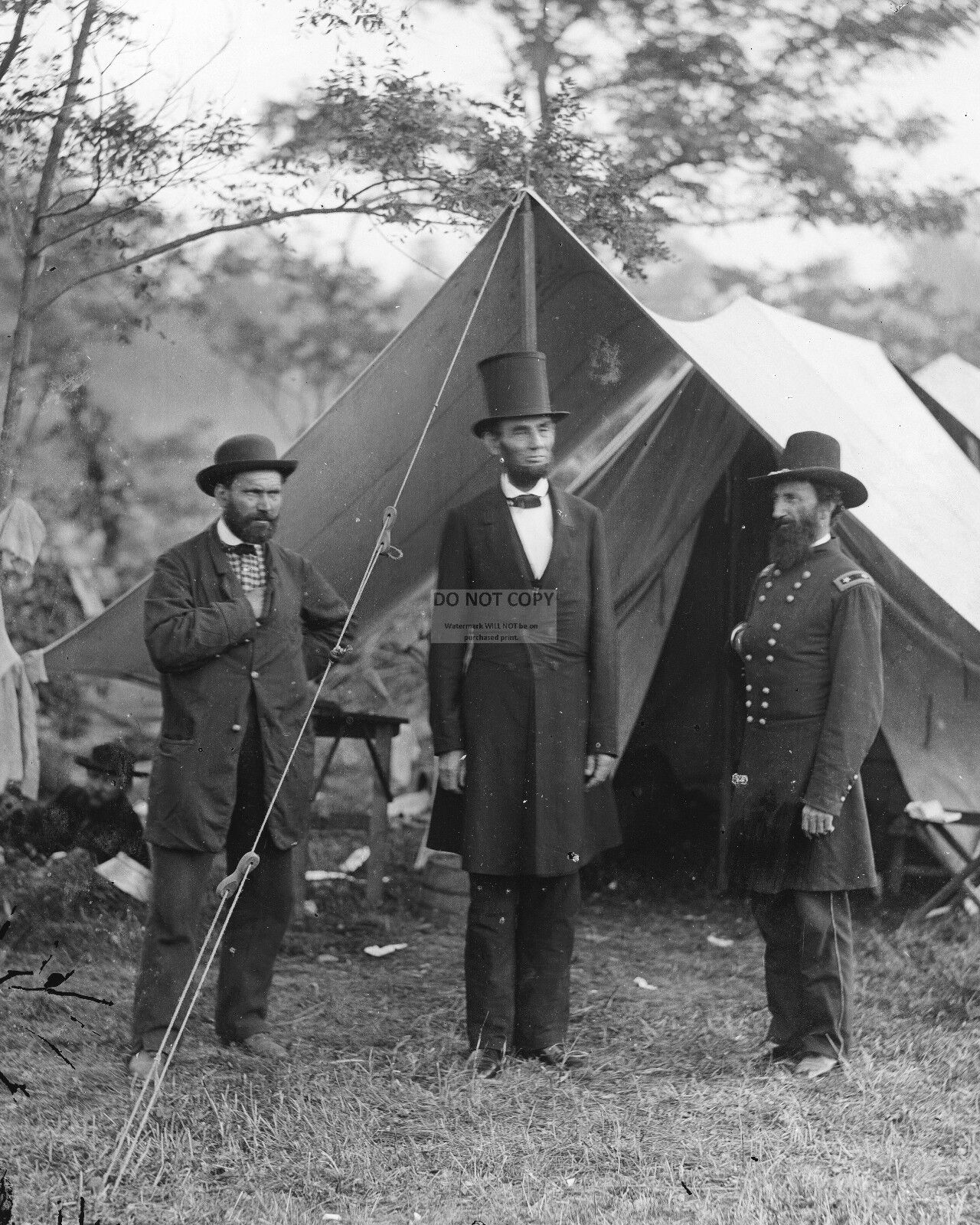 PRESIDENT ABRAHAM LINCOLN MEETS WITH GENERAL McCLERNAND - 8X10 PHOTO (AA-033)