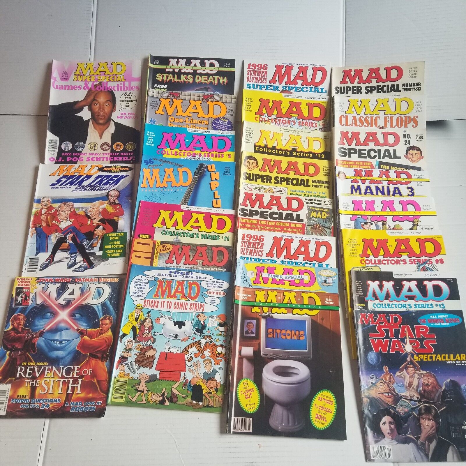 LOT OF 25 VINTAGE COLLECTIBLE MAD MAGAZINE BOOKS