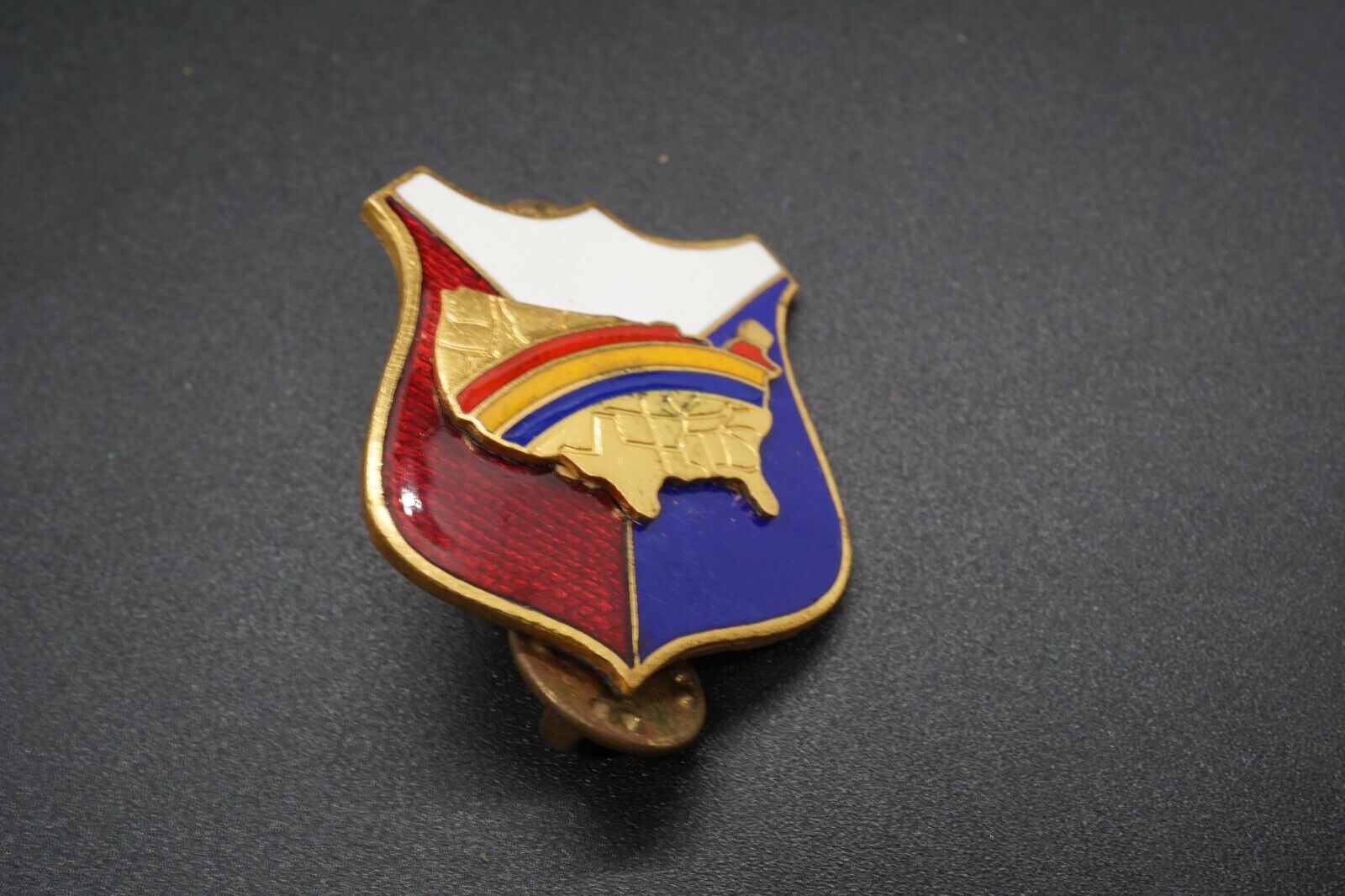 WWII 42nd Infantry Rainbow Division HQ Headquarters DI Unit Crest Pin by Newcome