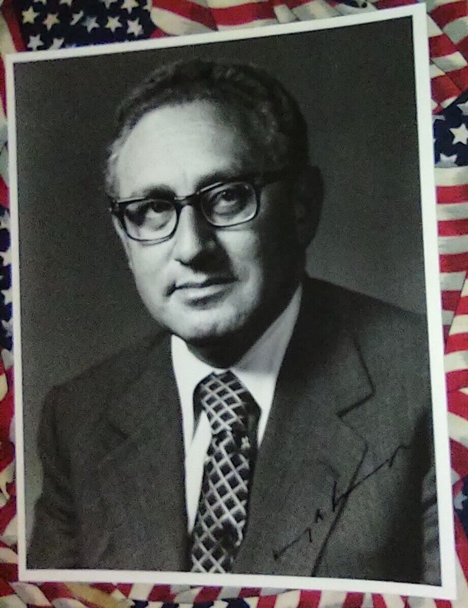 Henry Kissinger Signed 8x10 PHOTOGRAPH  (facsimile) - Nixon Secretary Of State
